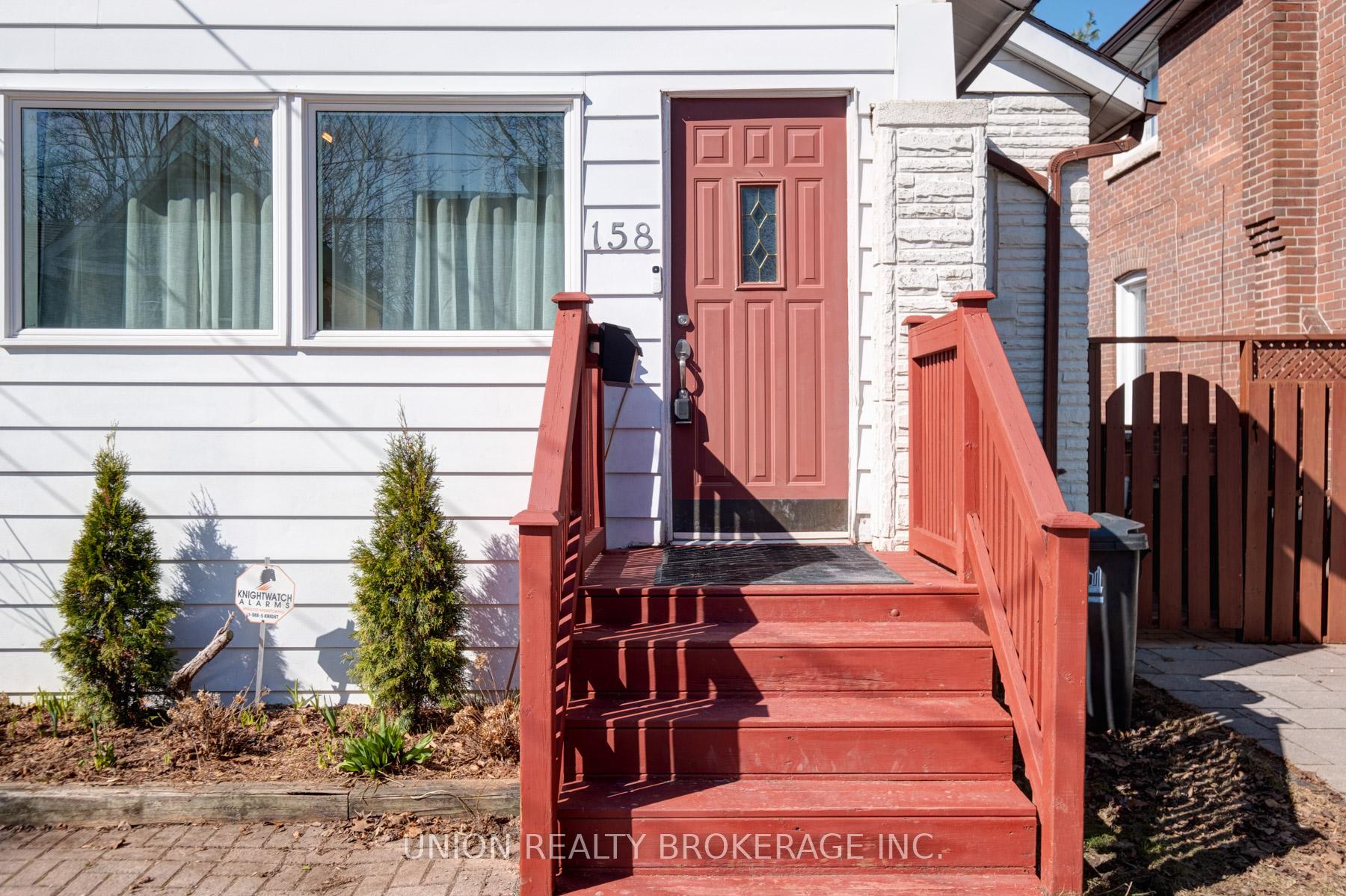 Photo 2 of 158 Chisholm Avenue, Toronto, Woodbine-Lumsden — HOMEH