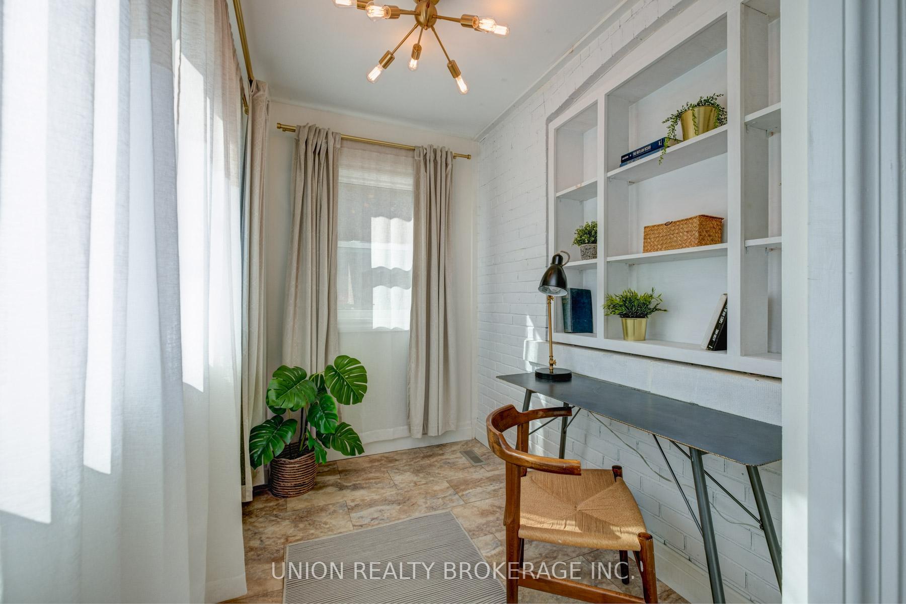 Photo 3 of 158 Chisholm Avenue, Toronto, Woodbine-Lumsden — HOMEH
