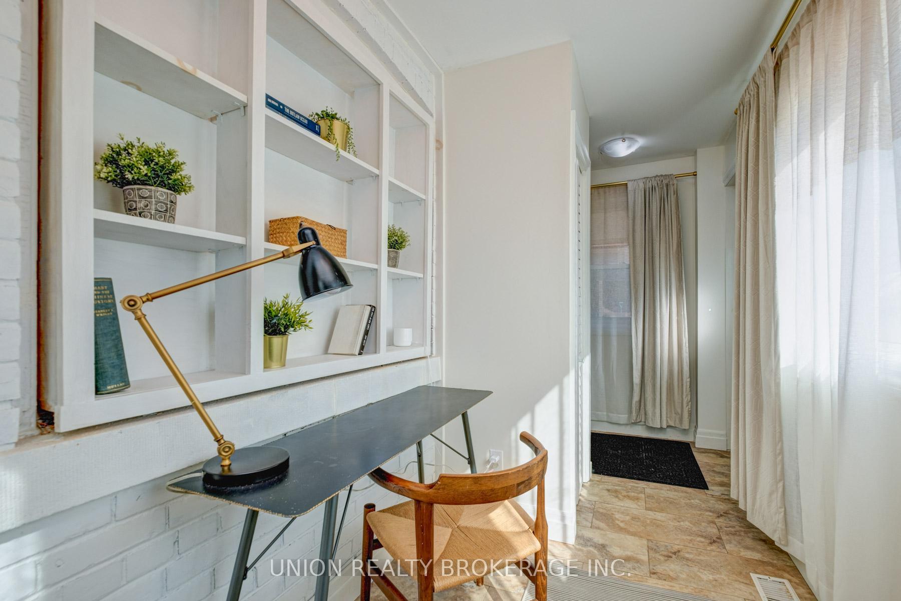 Photo 4 of 158 Chisholm Avenue, Toronto, Woodbine-Lumsden — HOMEH