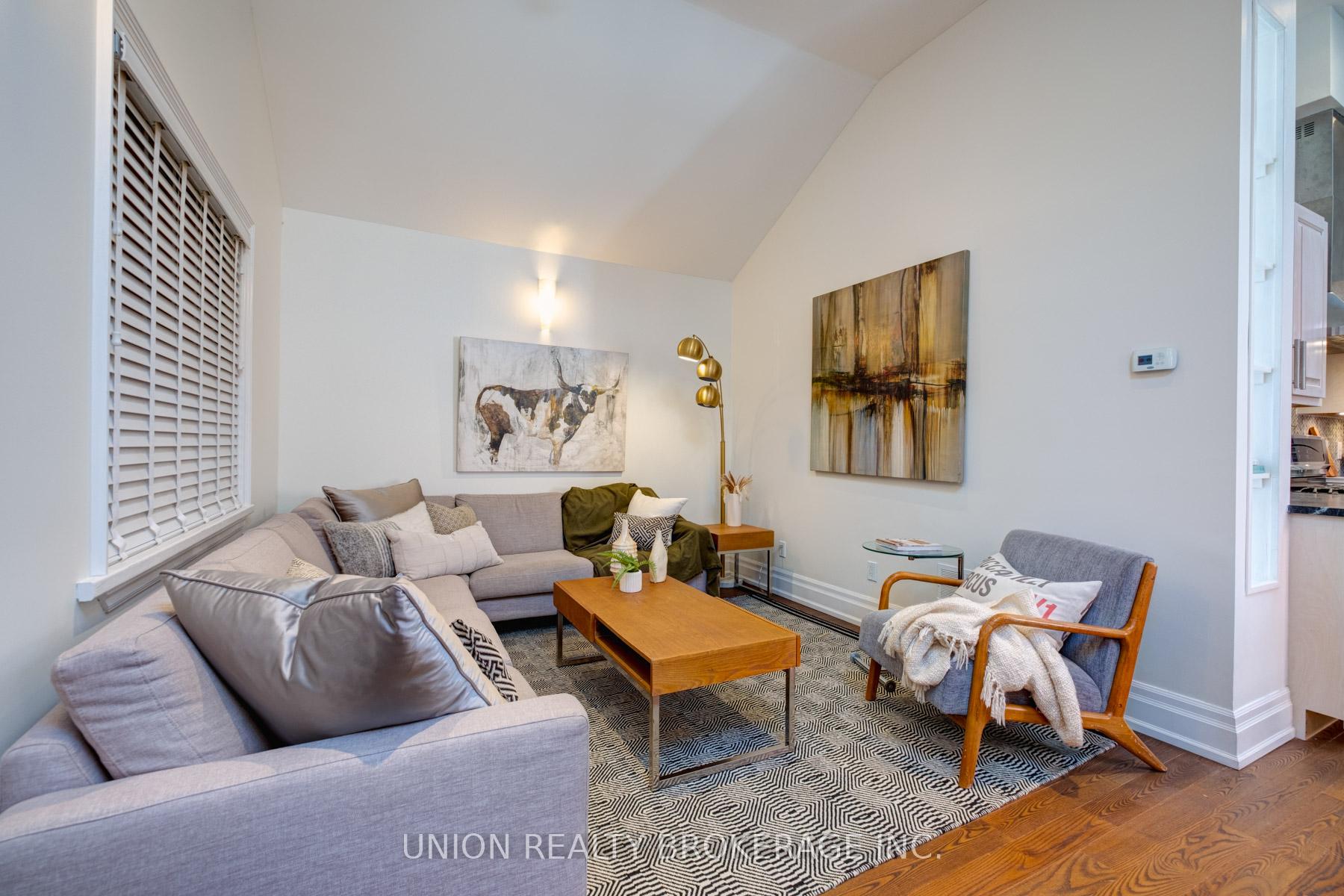 Photo 6 of 158 Chisholm Avenue, Toronto, Woodbine-Lumsden — HOMEH