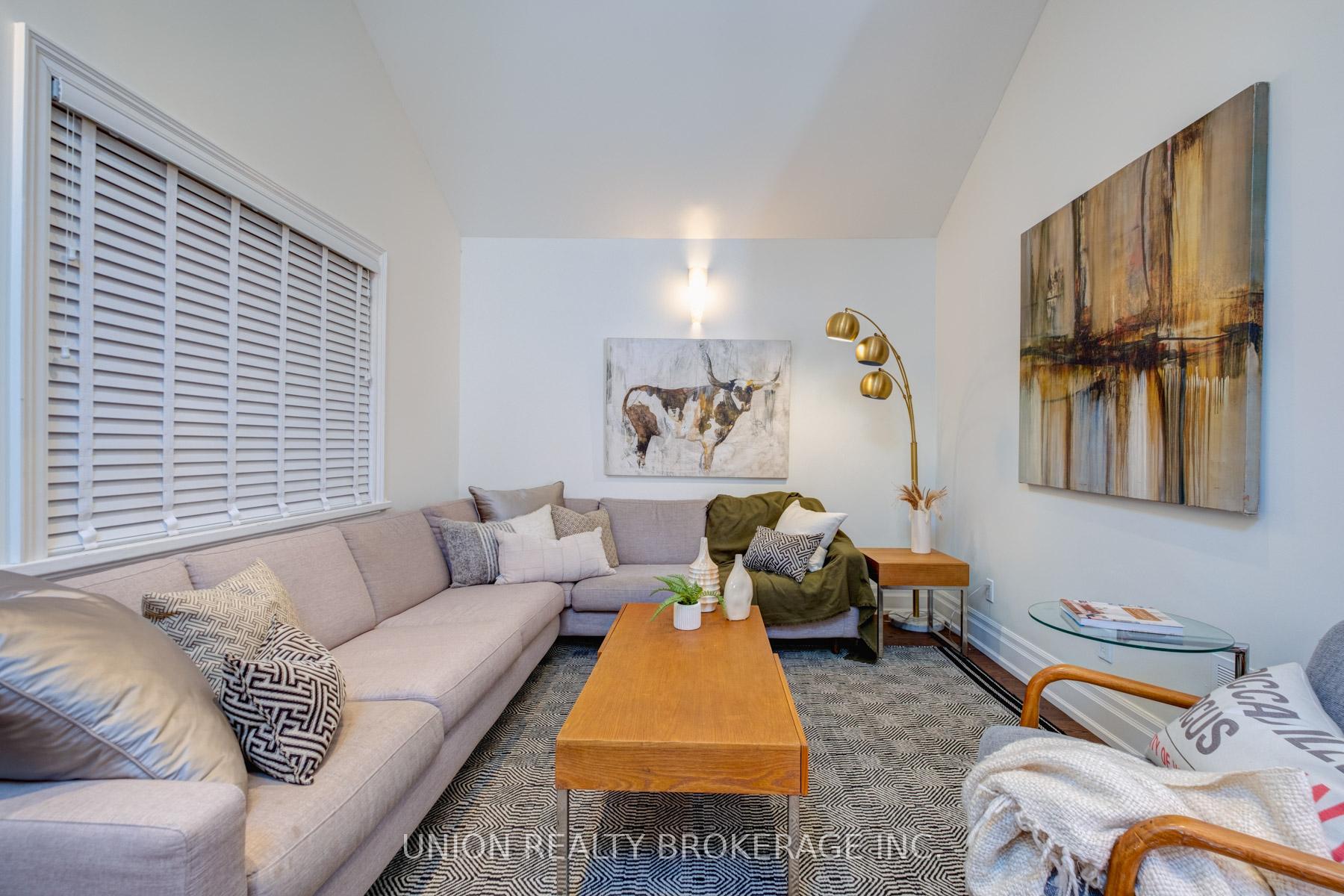 Photo 7 of 158 Chisholm Avenue, Toronto, Woodbine-Lumsden — HOMEH