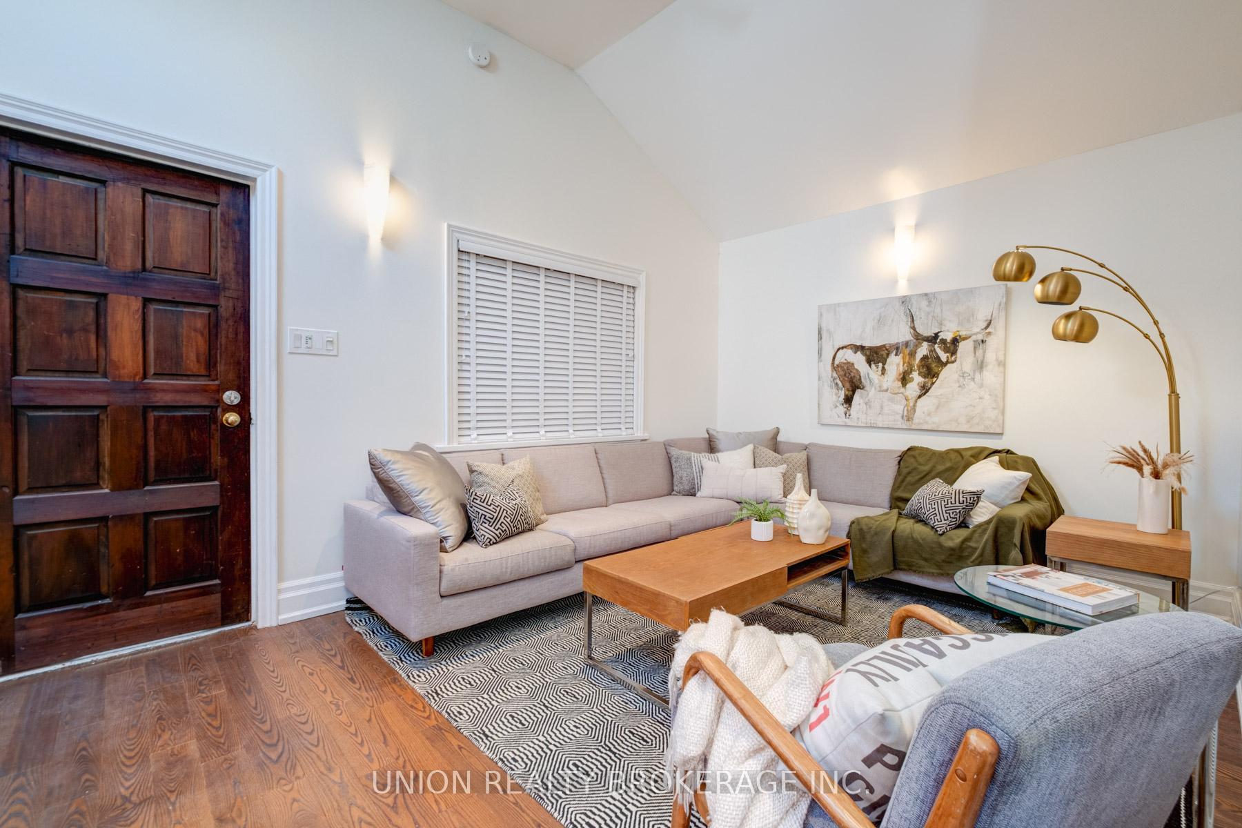 Photo 8 of 158 Chisholm Avenue, Toronto, Woodbine-Lumsden — HOMEH