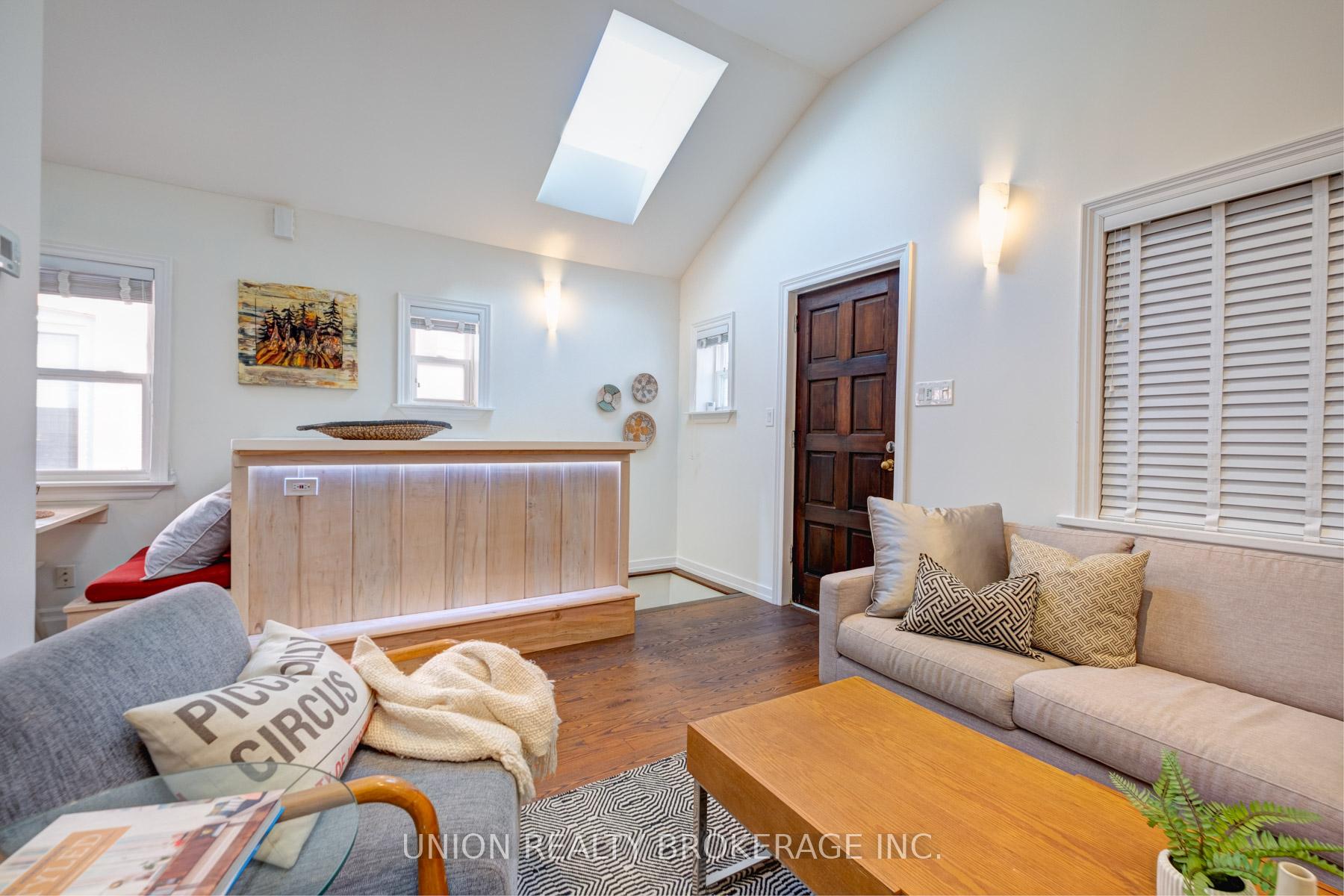 Photo 9 of 158 Chisholm Avenue, Toronto, Woodbine-Lumsden — HOMEH