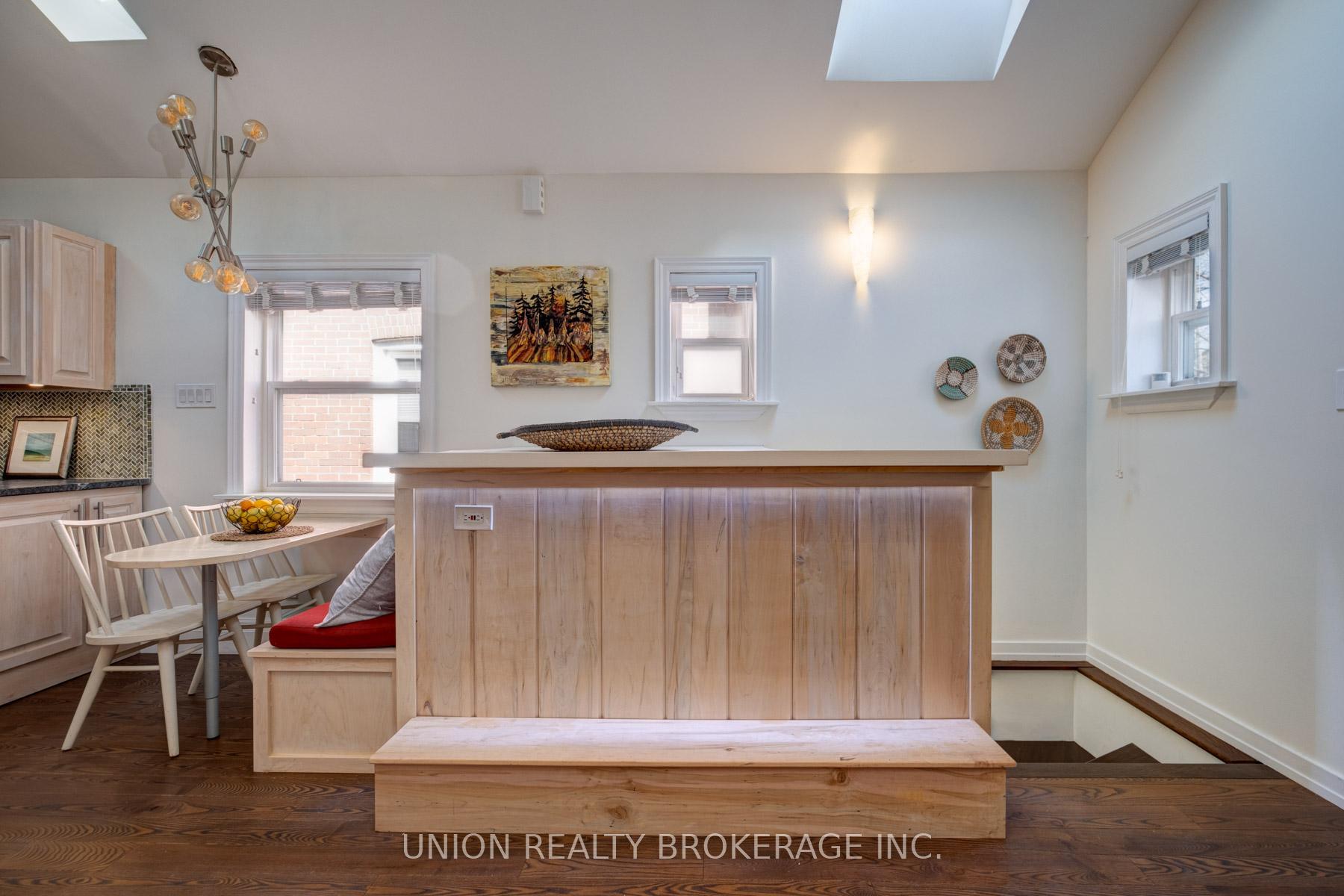 Photo 10 of 158 Chisholm Avenue, Toronto, Woodbine-Lumsden — HOMEH