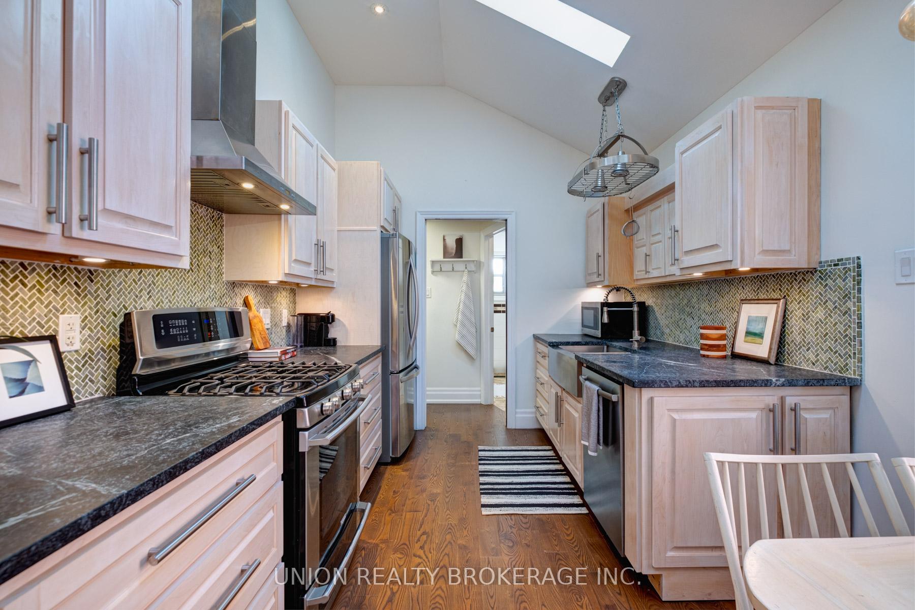 Photo 14 of 158 Chisholm Avenue, Toronto, Woodbine-Lumsden — HOMEH
