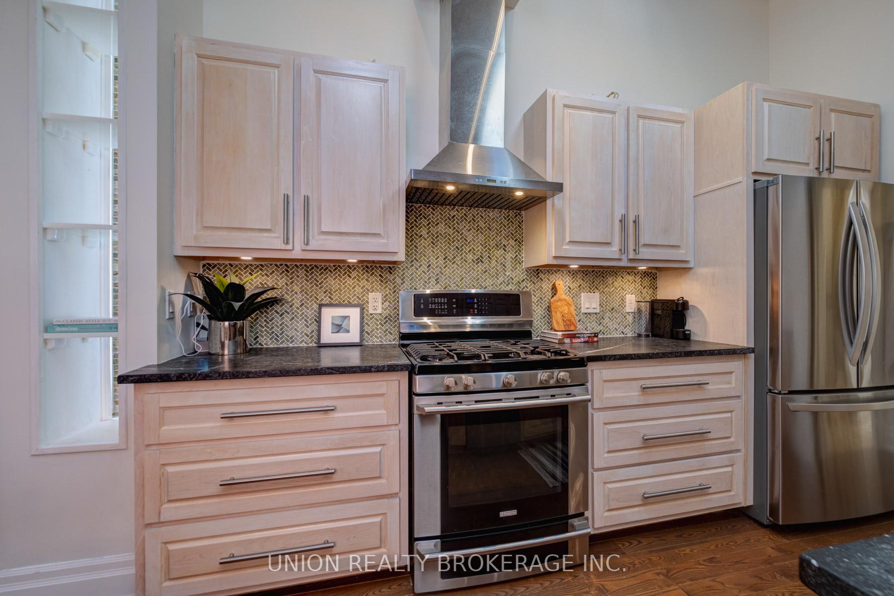 Photo 16 of 158 Chisholm Avenue, Toronto, Woodbine-Lumsden — HOMEH