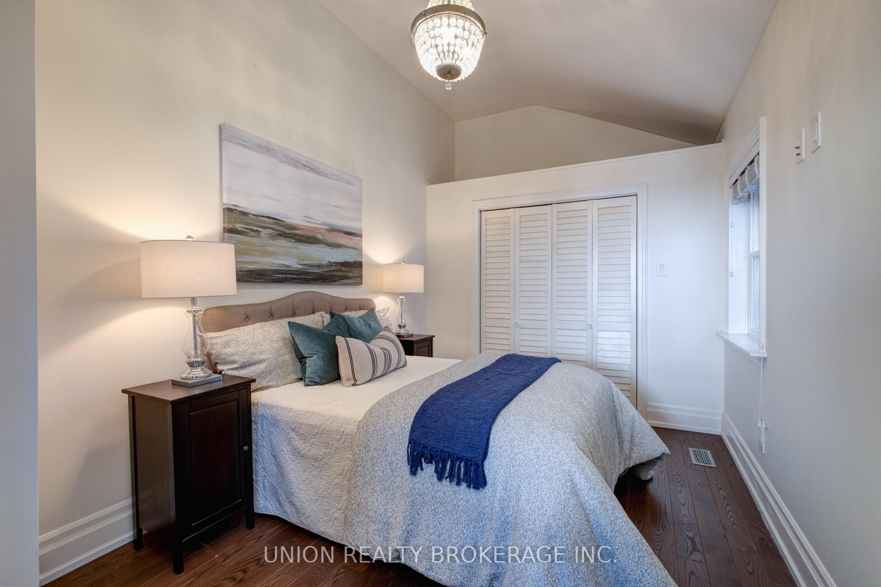 Photo 17 of 158 Chisholm Avenue, Toronto, Woodbine-Lumsden — HOMEH