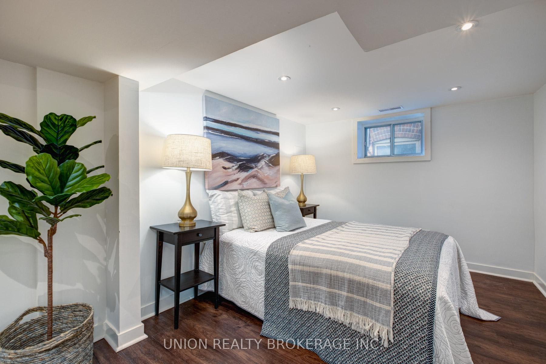 Photo 20 of 158 Chisholm Avenue, Toronto, Woodbine-Lumsden — HOMEH