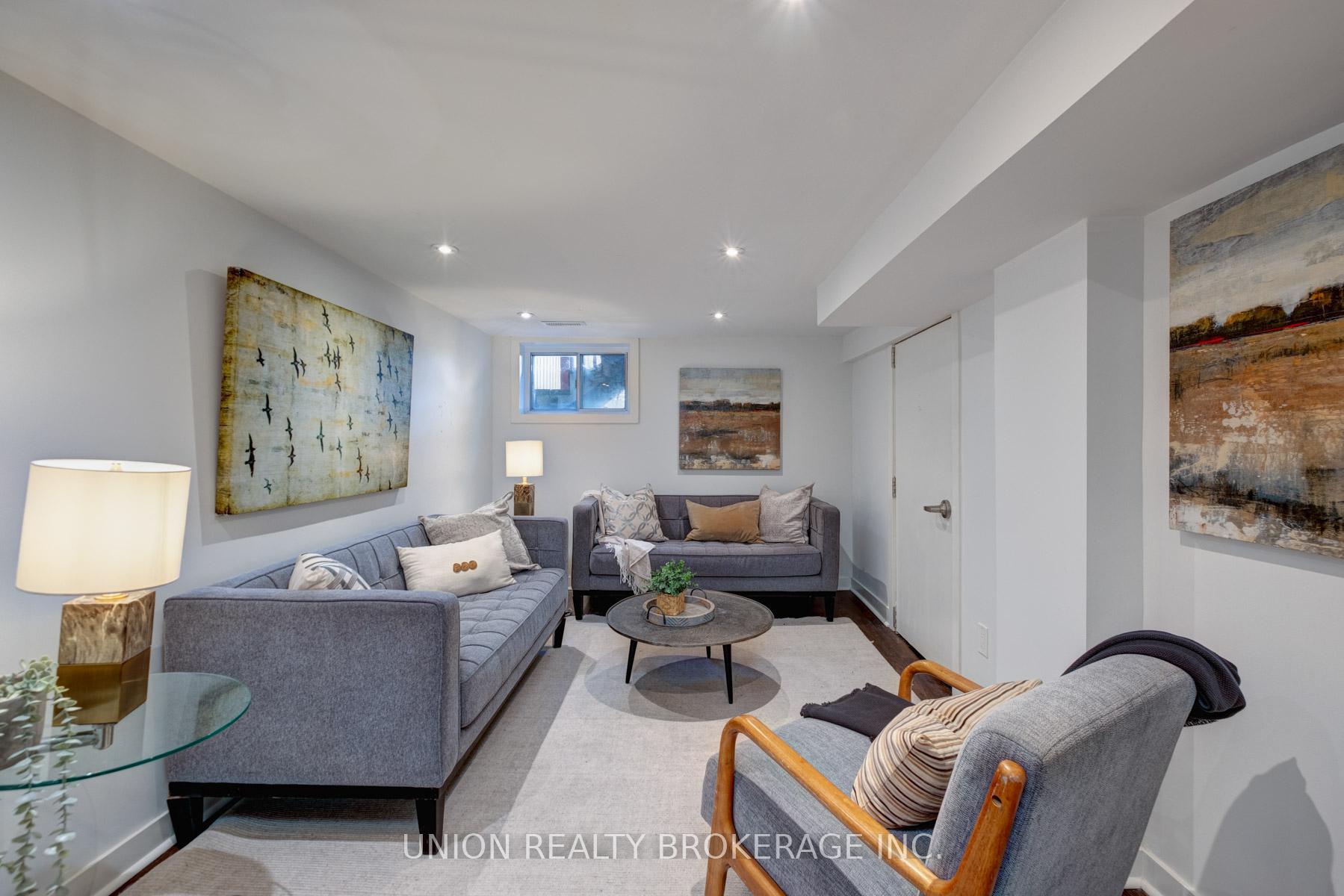 Photo 23 of 158 Chisholm Avenue, Toronto, Woodbine-Lumsden — HOMEH