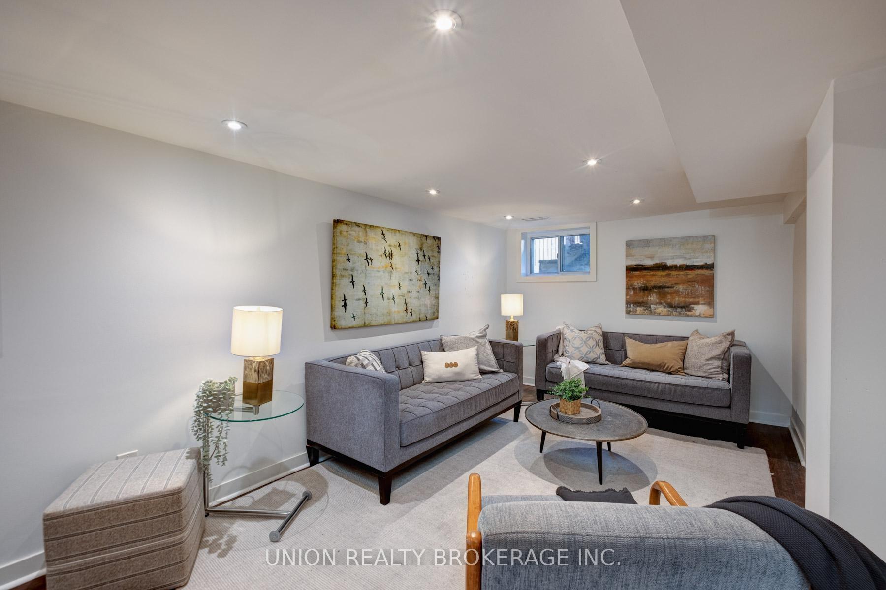Photo 24 of 158 Chisholm Avenue, Toronto, Woodbine-Lumsden — HOMEH