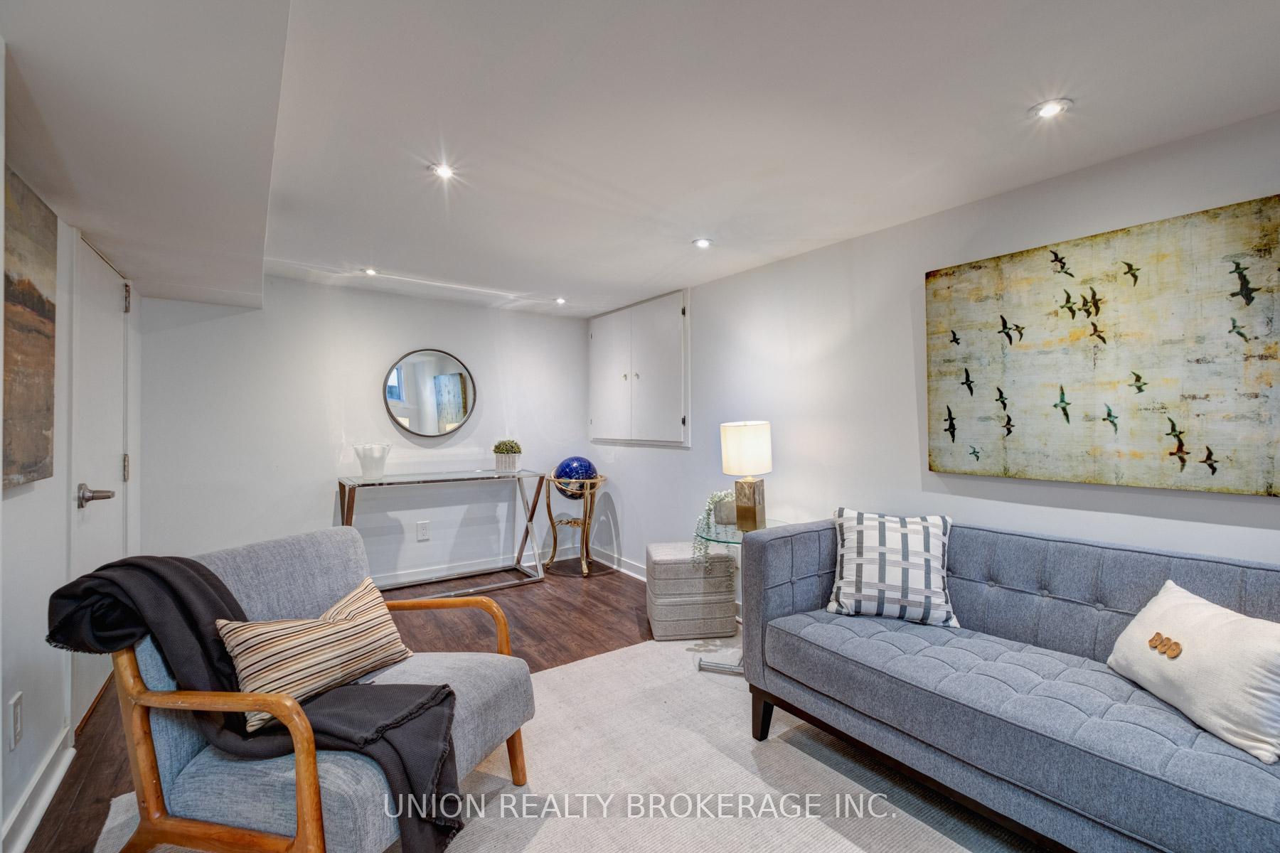Photo 25 of 158 Chisholm Avenue, Toronto, Woodbine-Lumsden — HOMEH