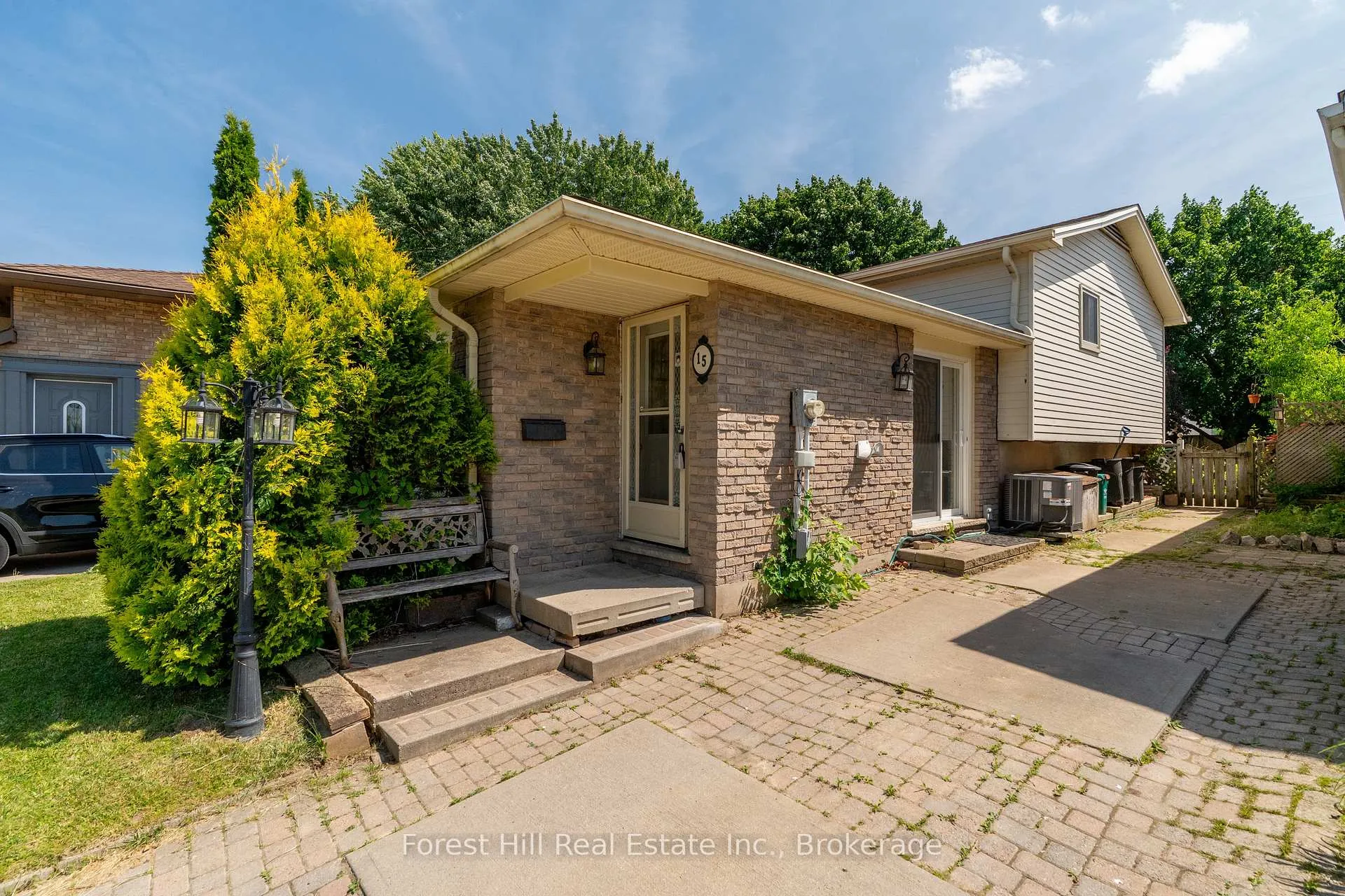 Photo 2 of 15 Homestead Place, Kitchener — HOMEH