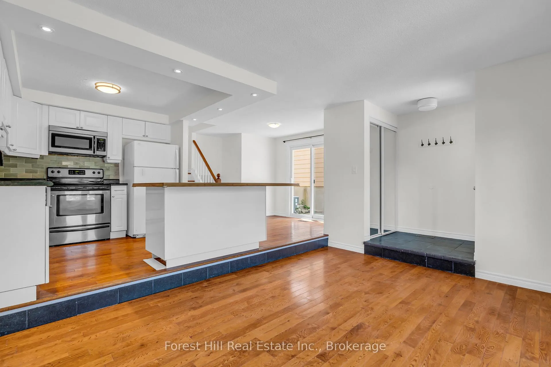 Photo 5 of 15 Homestead Place, Kitchener — HOMEH