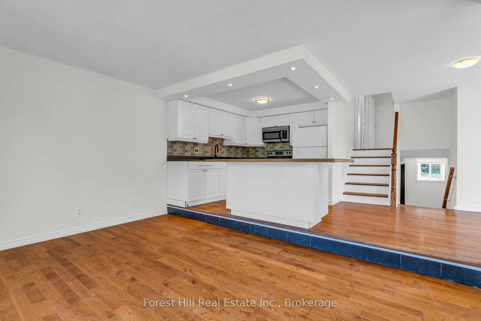 Photo 7 of 15 Homestead Place, Kitchener — HOMEH