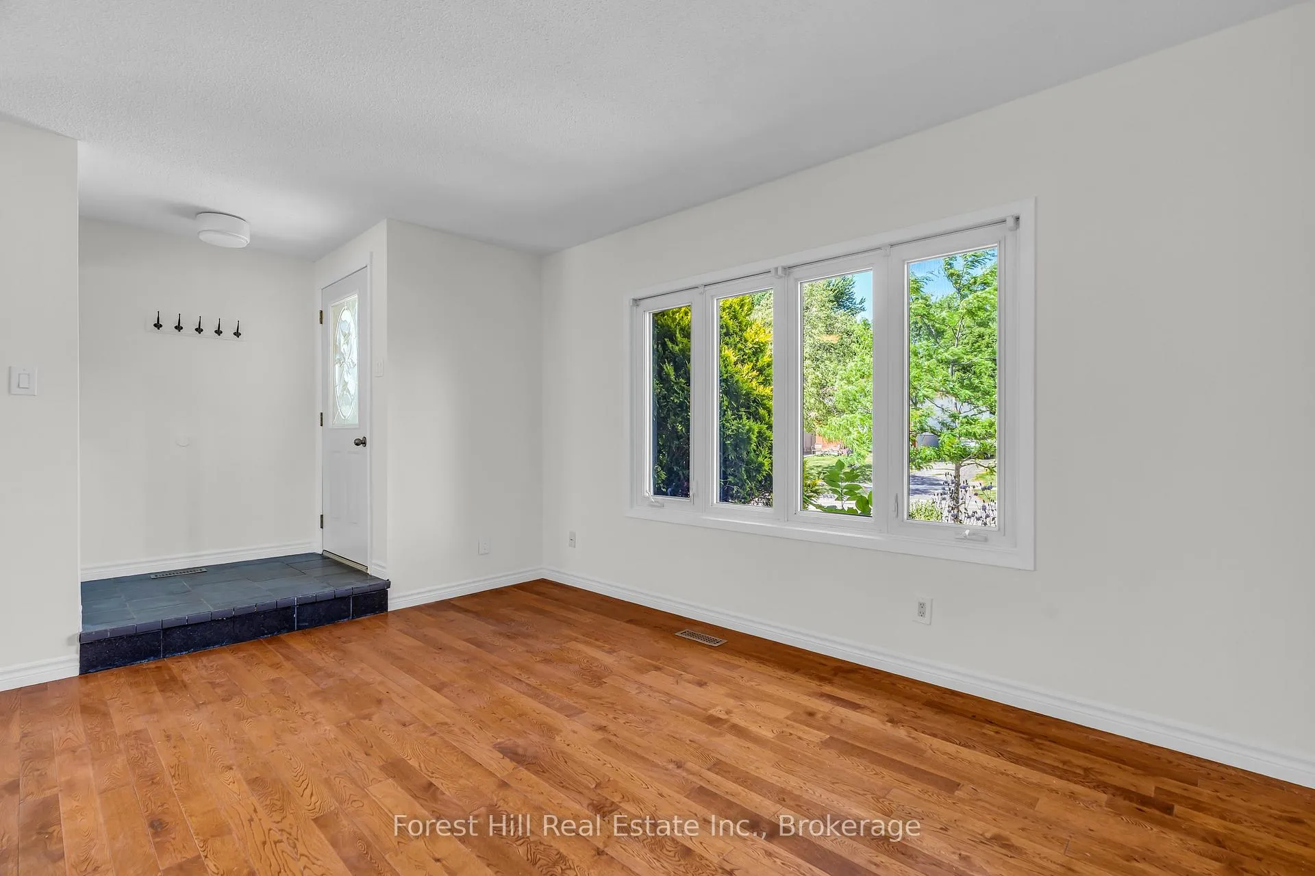 Photo 9 of 15 Homestead Place, Kitchener — HOMEH