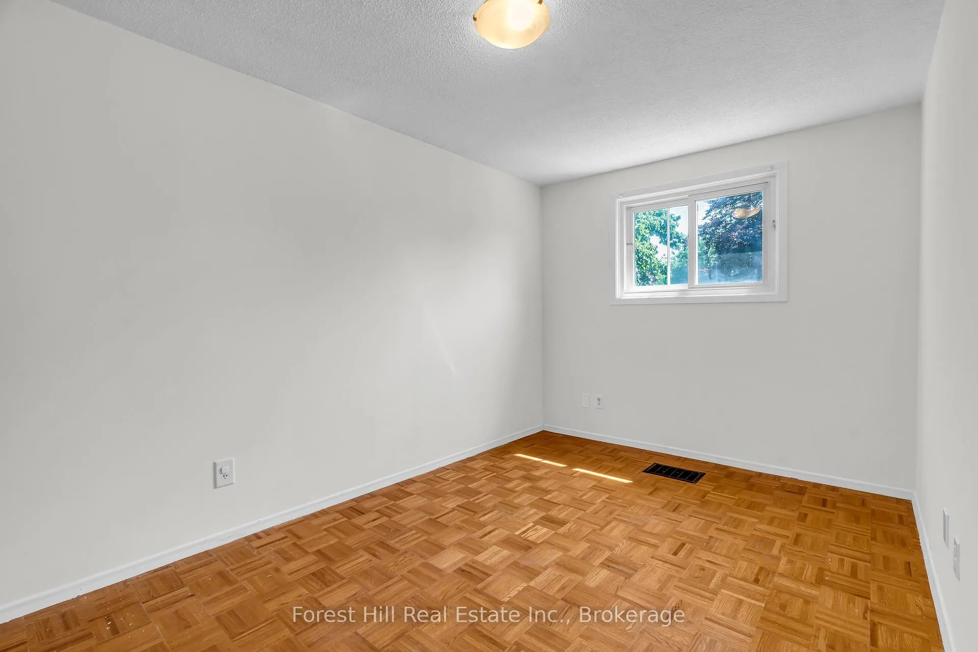 Photo 16 of 15 Homestead Place, Kitchener — HOMEH