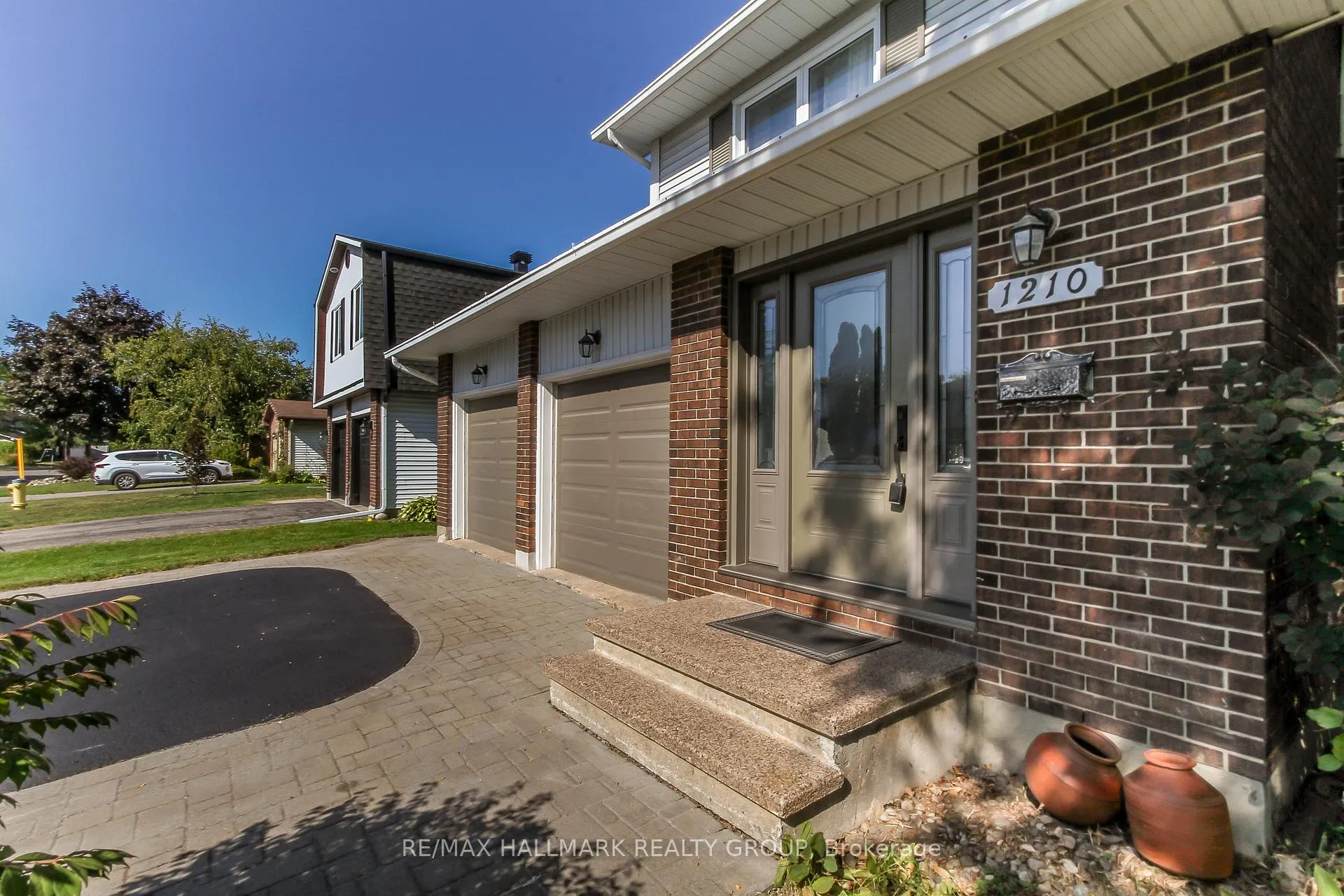 Photo 2 of 1210 Bordeau Grove, Ottawa, Convent Glen — HOMEH