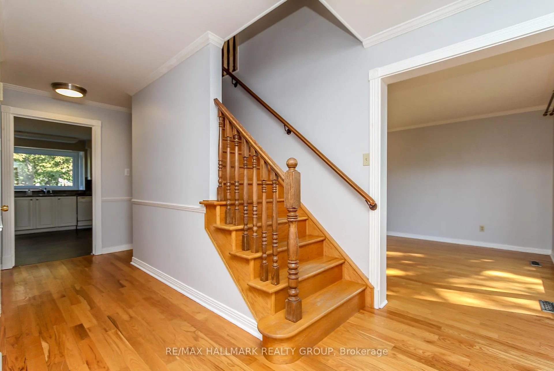 Photo 4 of 1210 Bordeau Grove, Ottawa, Convent Glen — HOMEH