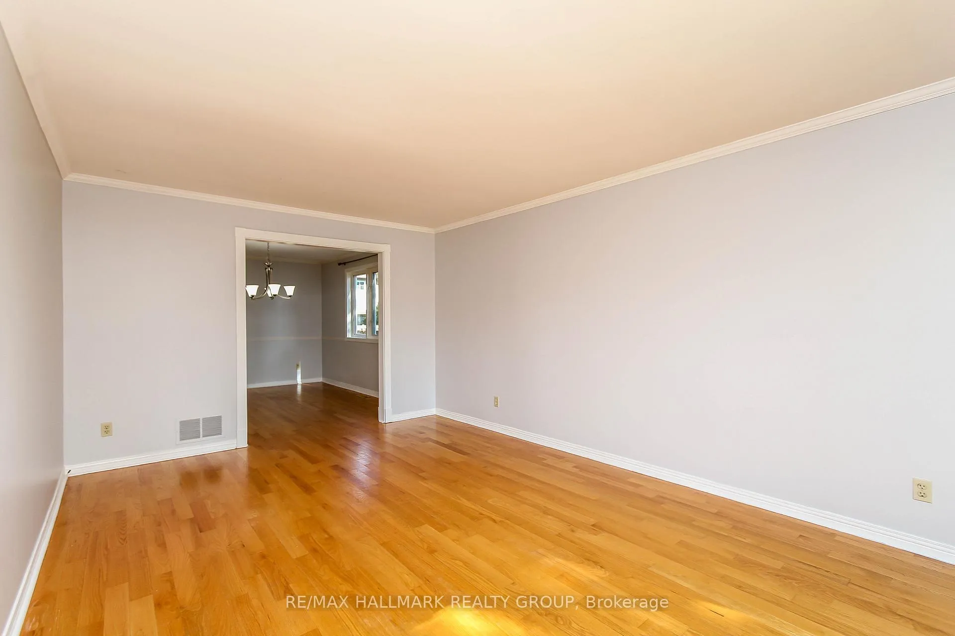 Photo 7 of 1210 Bordeau Grove, Ottawa, Convent Glen — HOMEH
