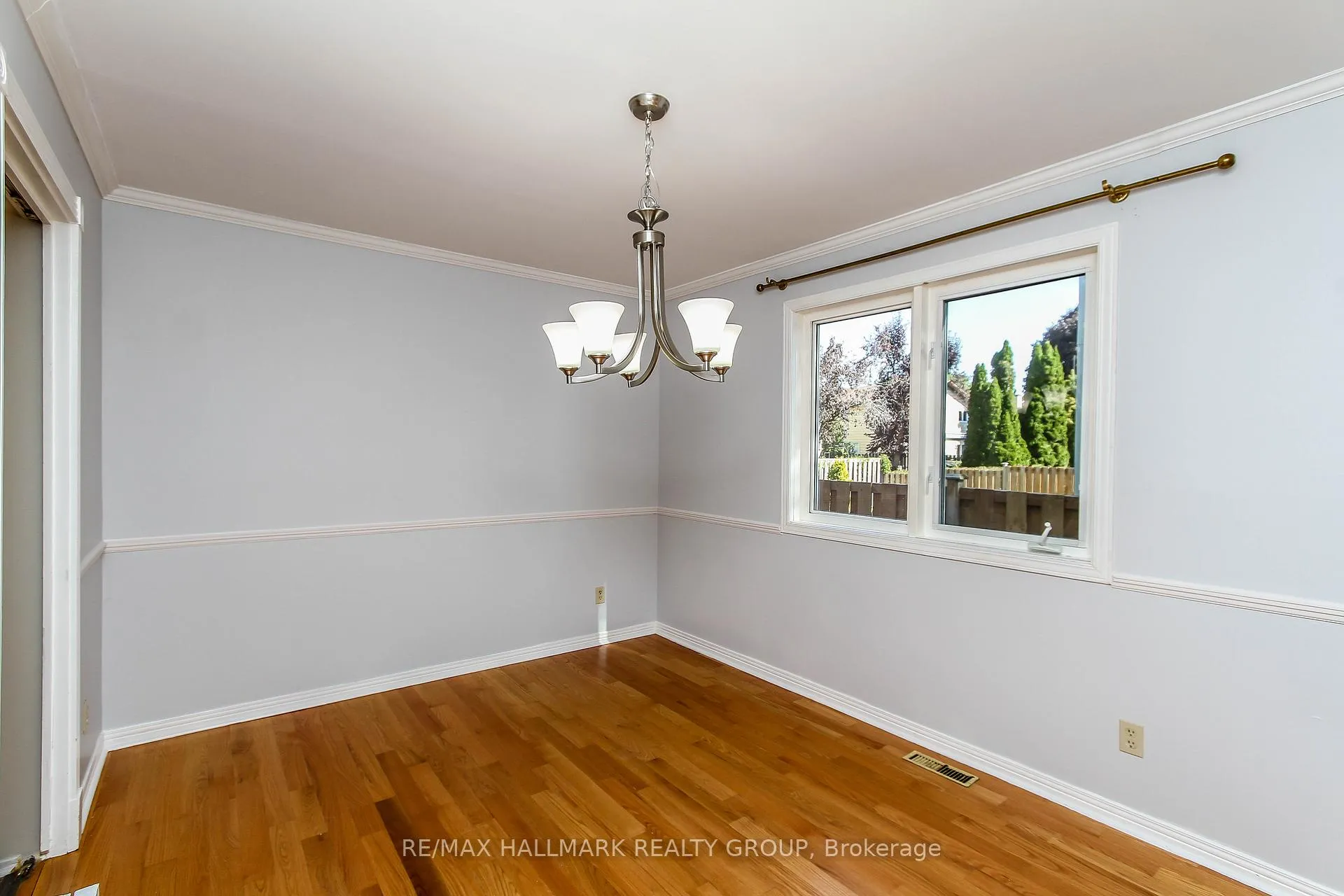 Photo 9 of 1210 Bordeau Grove, Ottawa, Convent Glen — HOMEH