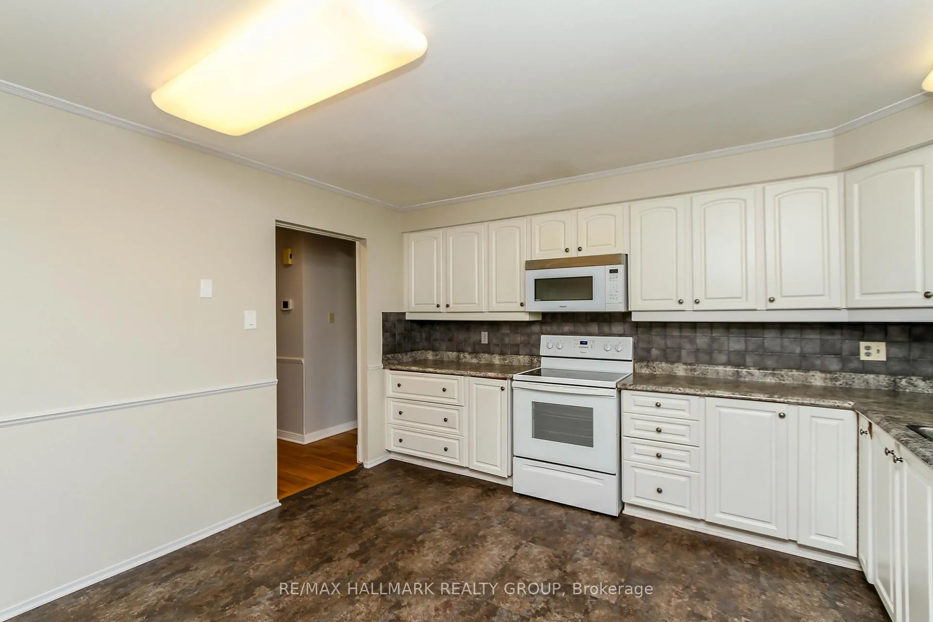 Photo 11 of 1210 Bordeau Grove, Ottawa, Convent Glen — HOMEH