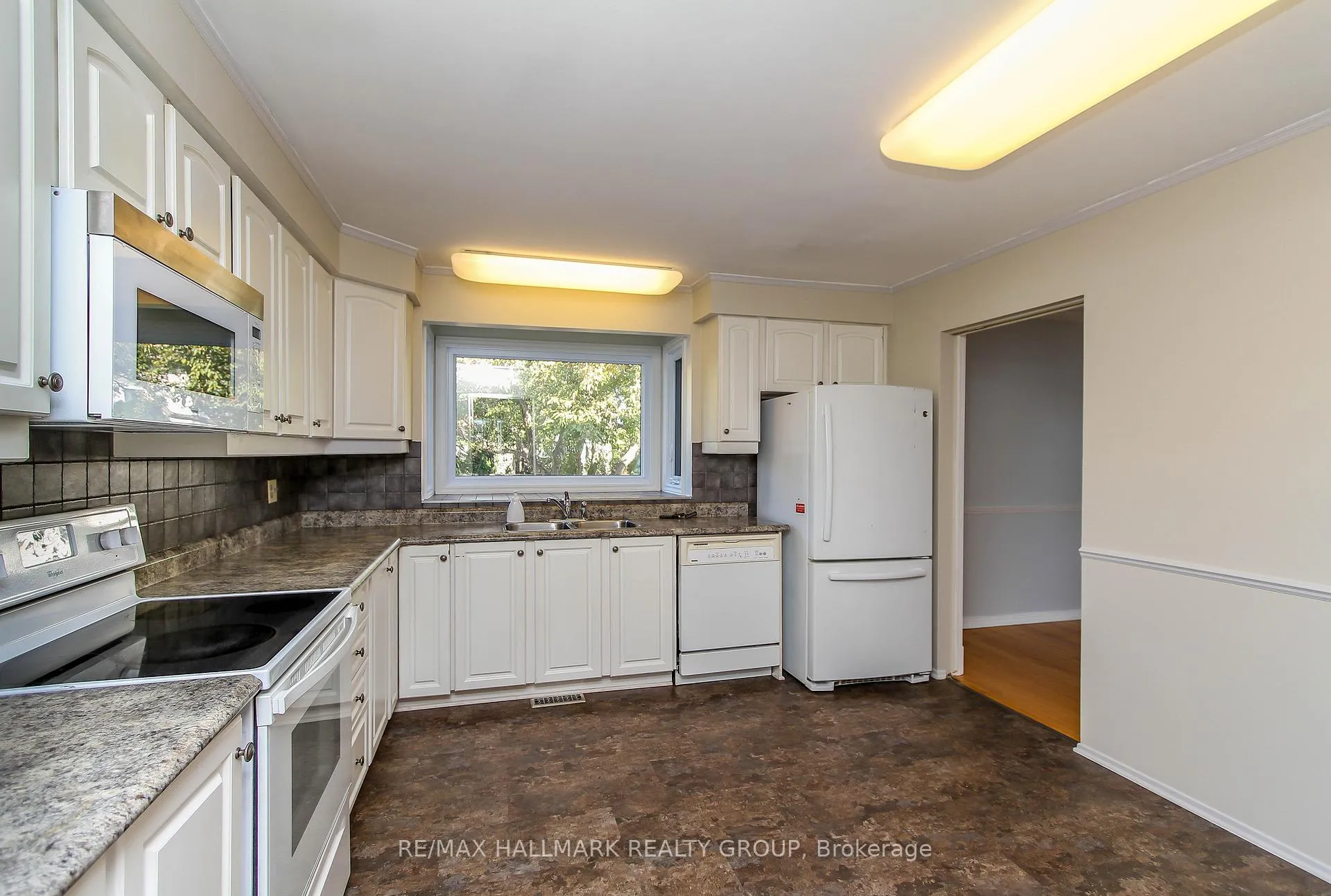 Photo 13 of 1210 Bordeau Grove, Ottawa, Convent Glen — HOMEH