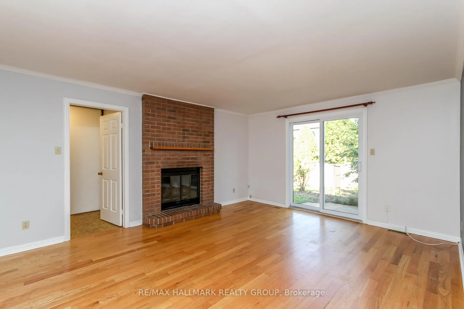 Photo 14 of 1210 Bordeau Grove, Ottawa, Convent Glen — HOMEH