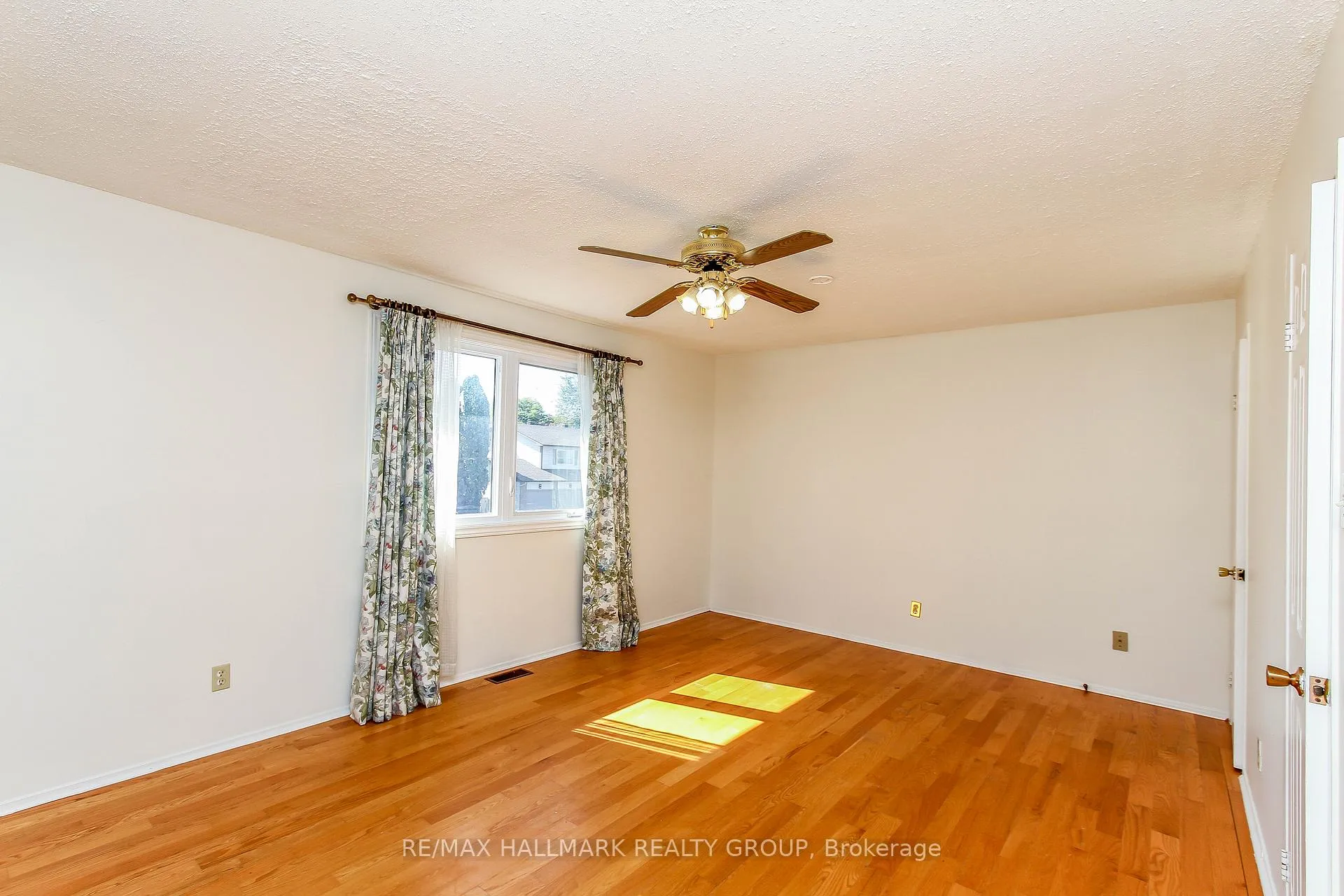 Photo 19 of 1210 Bordeau Grove, Ottawa, Convent Glen — HOMEH