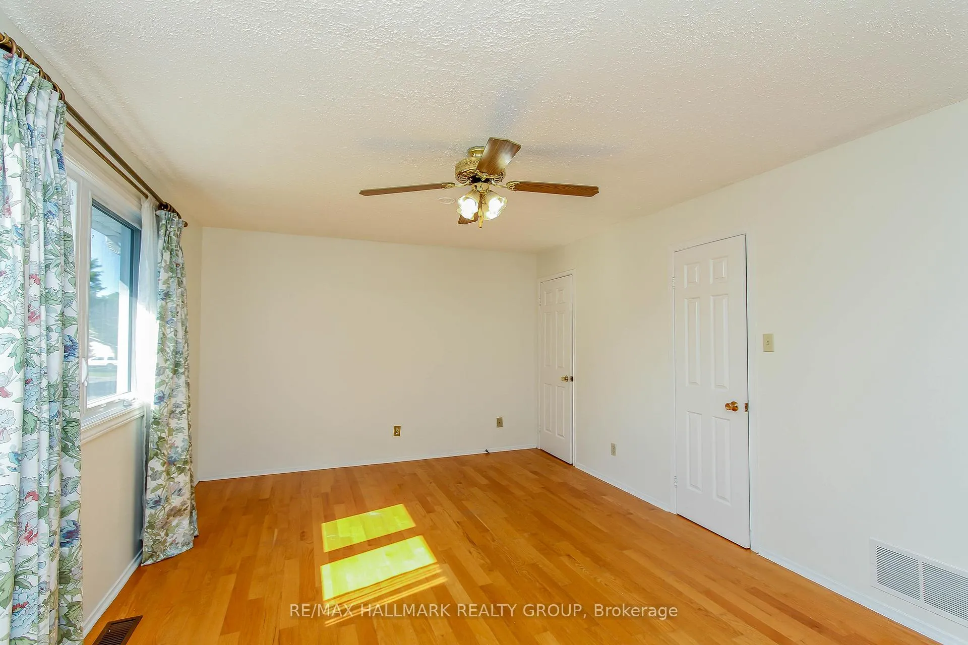 Photo 20 of 1210 Bordeau Grove, Ottawa, Convent Glen — HOMEH