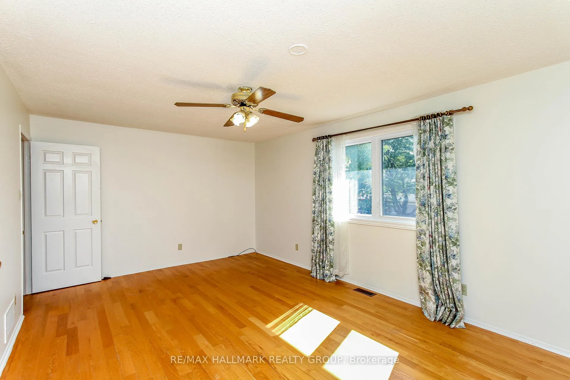 Photo 21 of 1210 Bordeau Grove, Ottawa, Convent Glen — HOMEH