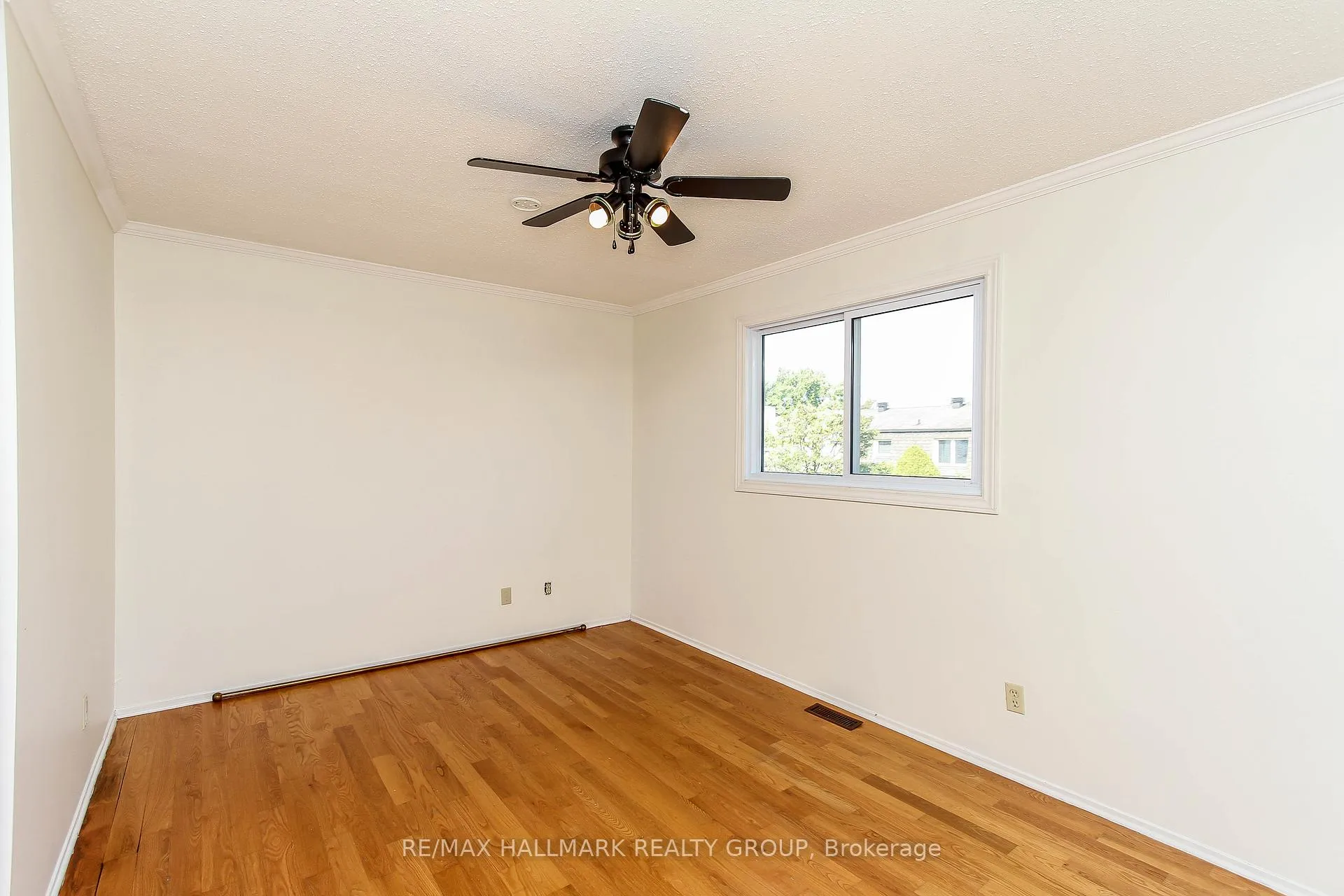 Photo 25 of 1210 Bordeau Grove, Ottawa, Convent Glen — HOMEH