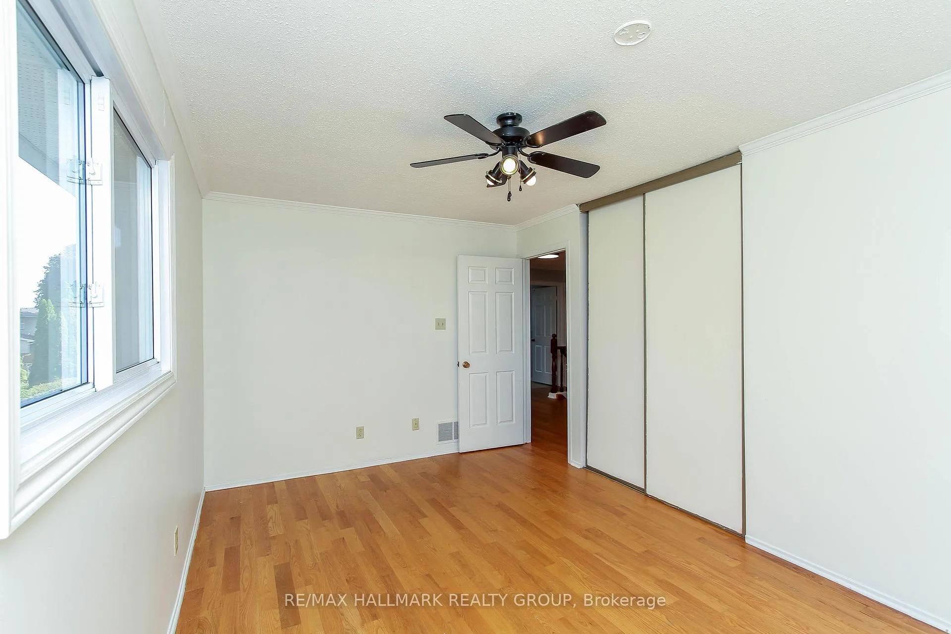 Photo 26 of 1210 Bordeau Grove, Ottawa, Convent Glen — HOMEH