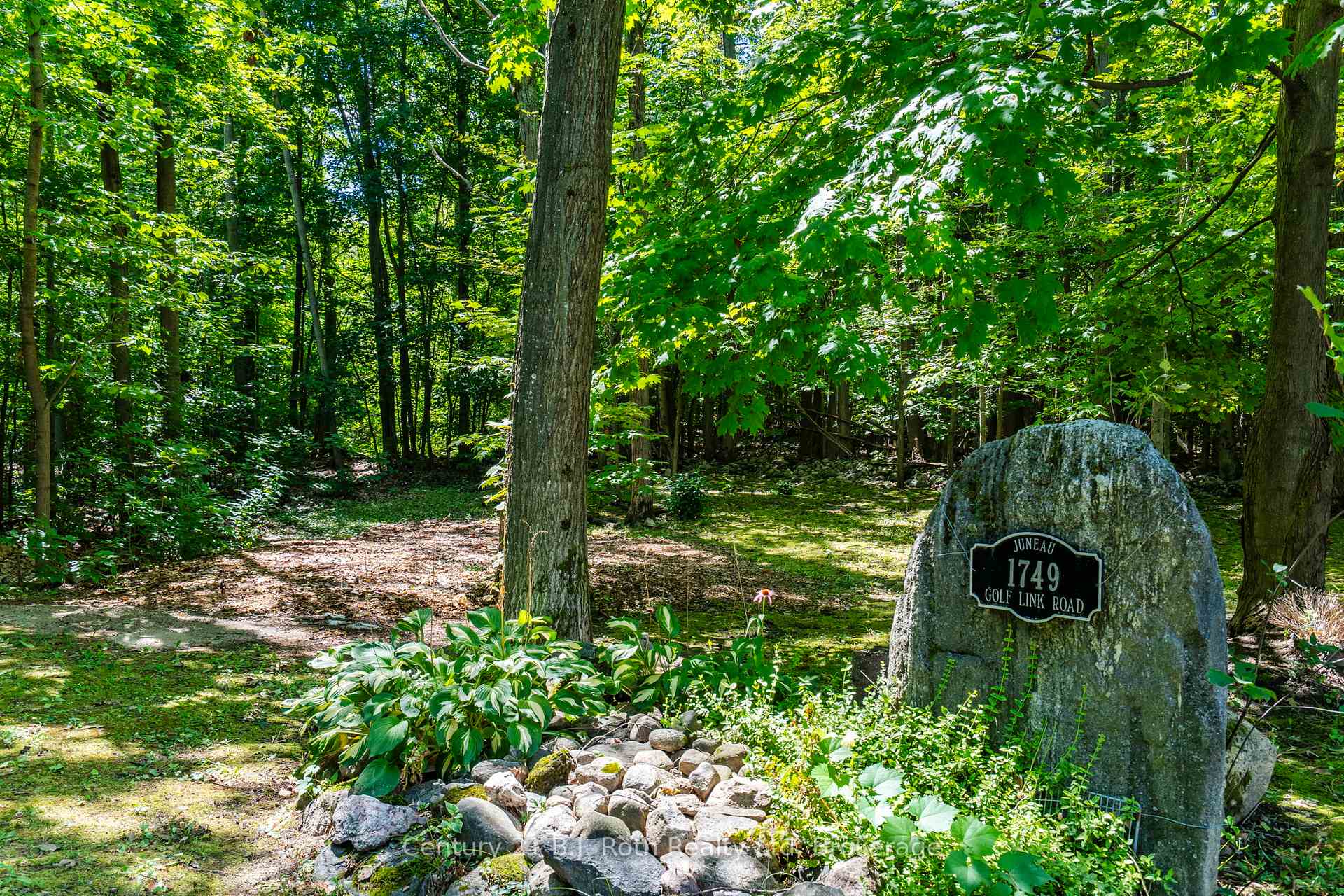 Photo 4 of 1749 Golf Link Road, Tiny, Rural Tiny — HOMEH