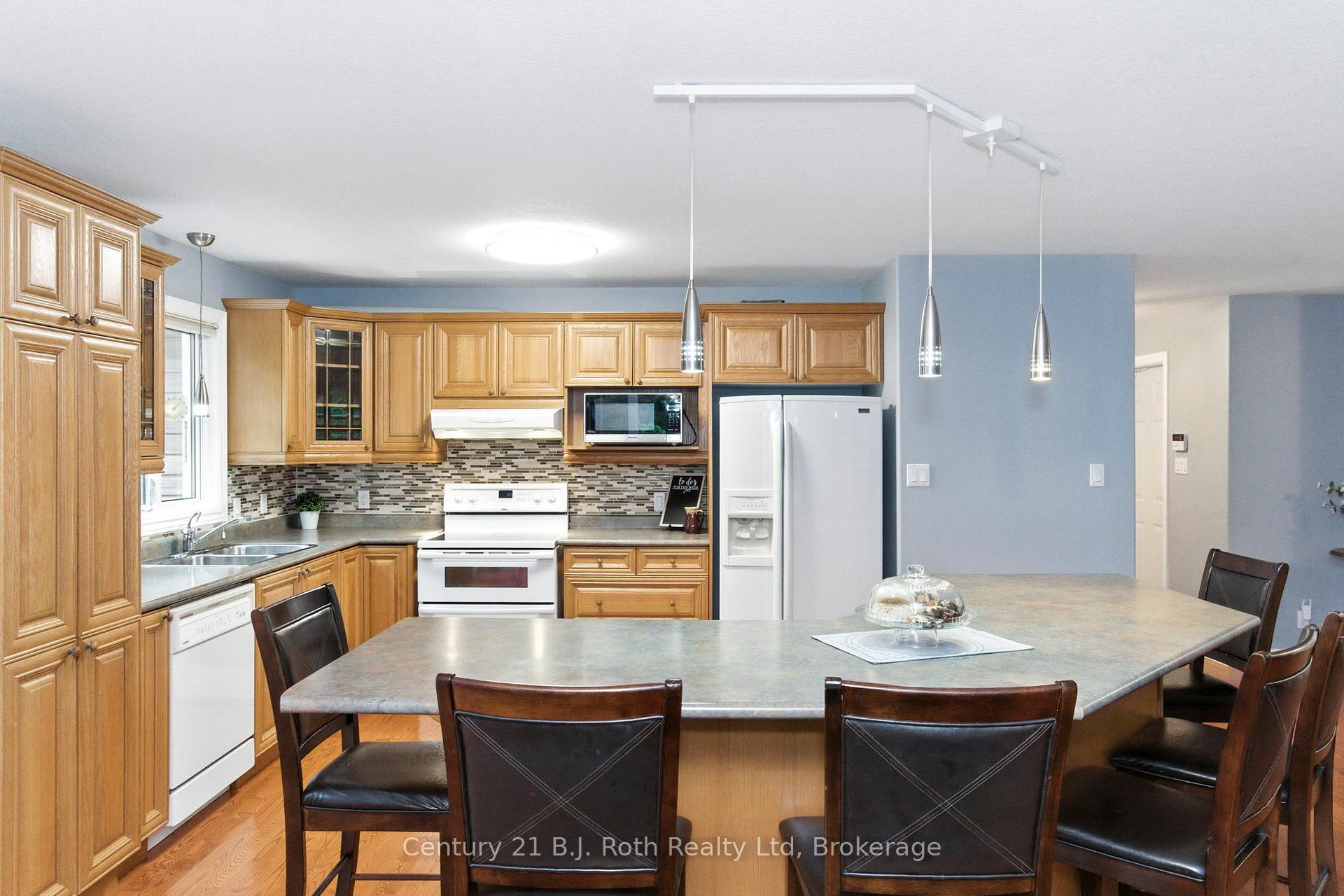 Photo 10 of 1749 Golf Link Road, Tiny, Rural Tiny — HOMEH