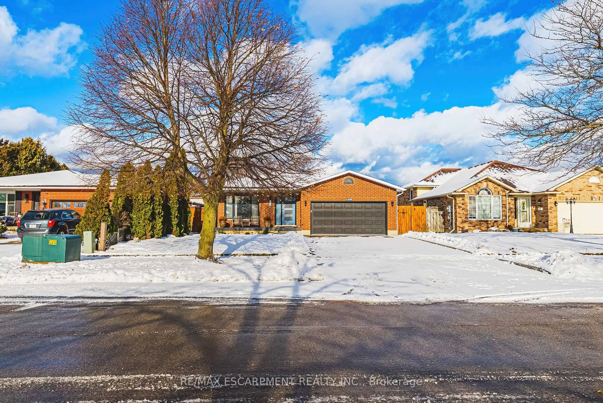 Photo 2 of 106 Highbury Drive, Hamilton, Stoney Creek Mountain — HOMEH