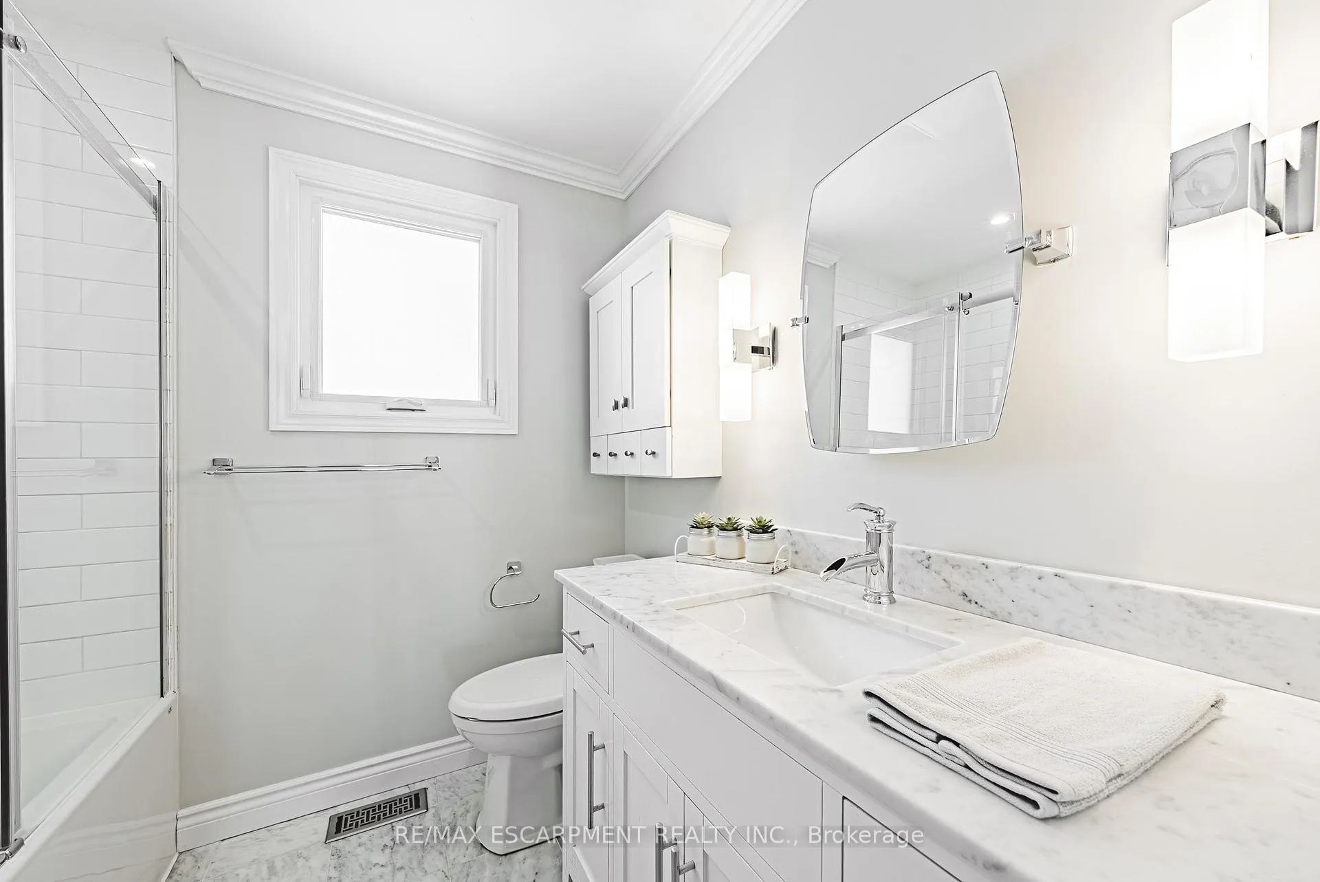 Photo 21 of 106 Highbury Drive, Hamilton, Stoney Creek Mountain — HOMEH