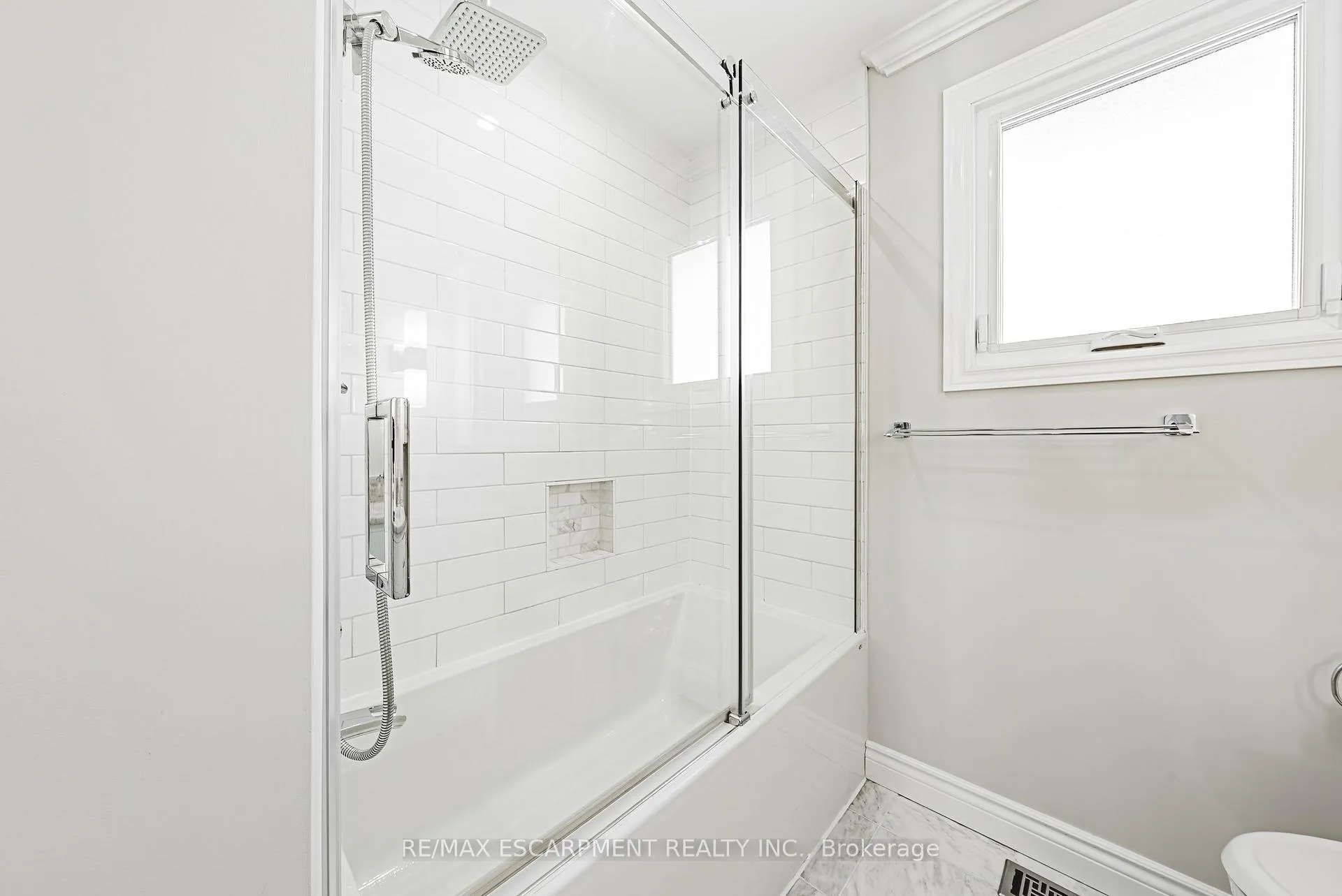 Photo 23 of 106 Highbury Drive, Hamilton, Stoney Creek Mountain — HOMEH