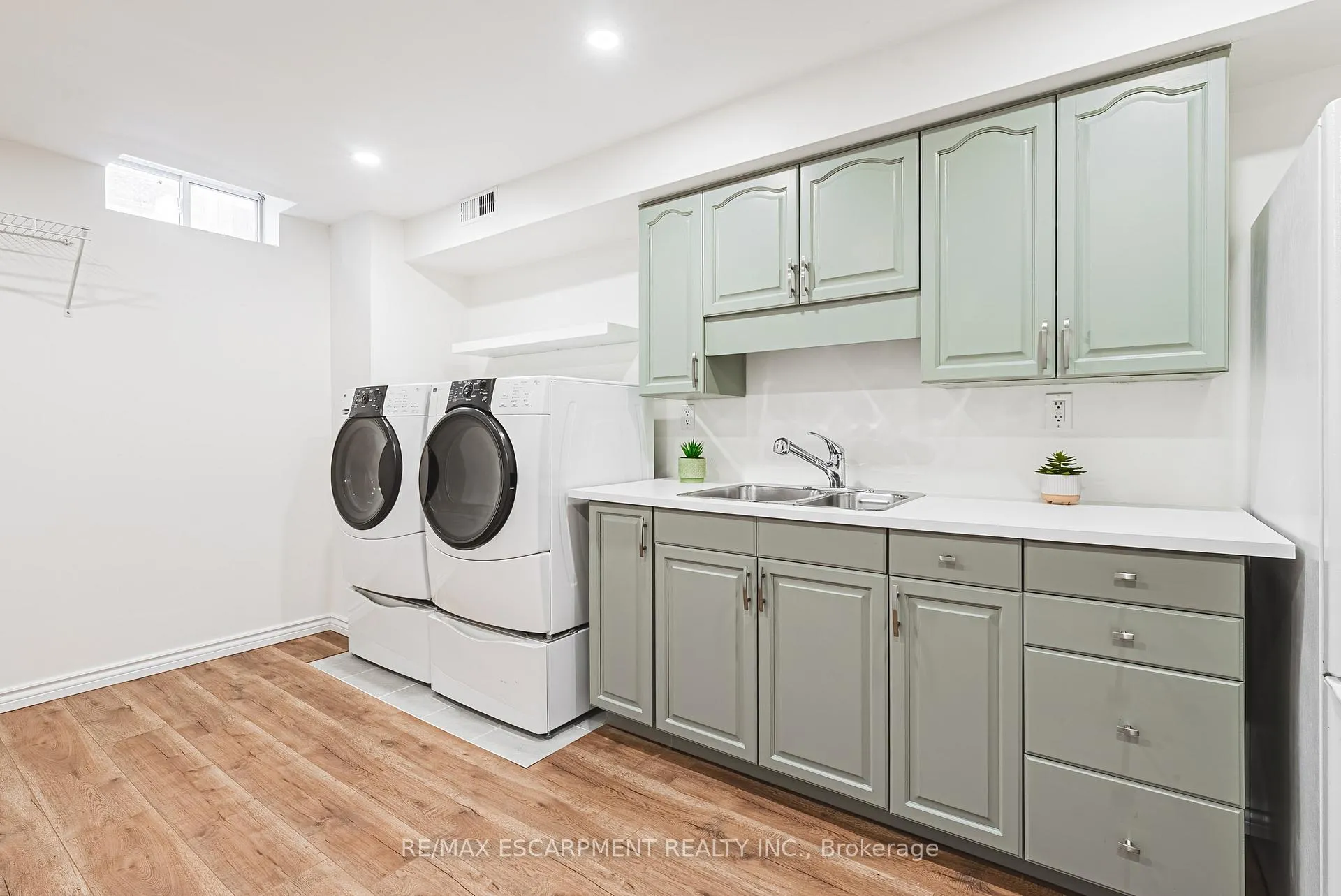 Photo 37 of 106 Highbury Drive, Hamilton, Stoney Creek Mountain — HOMEH