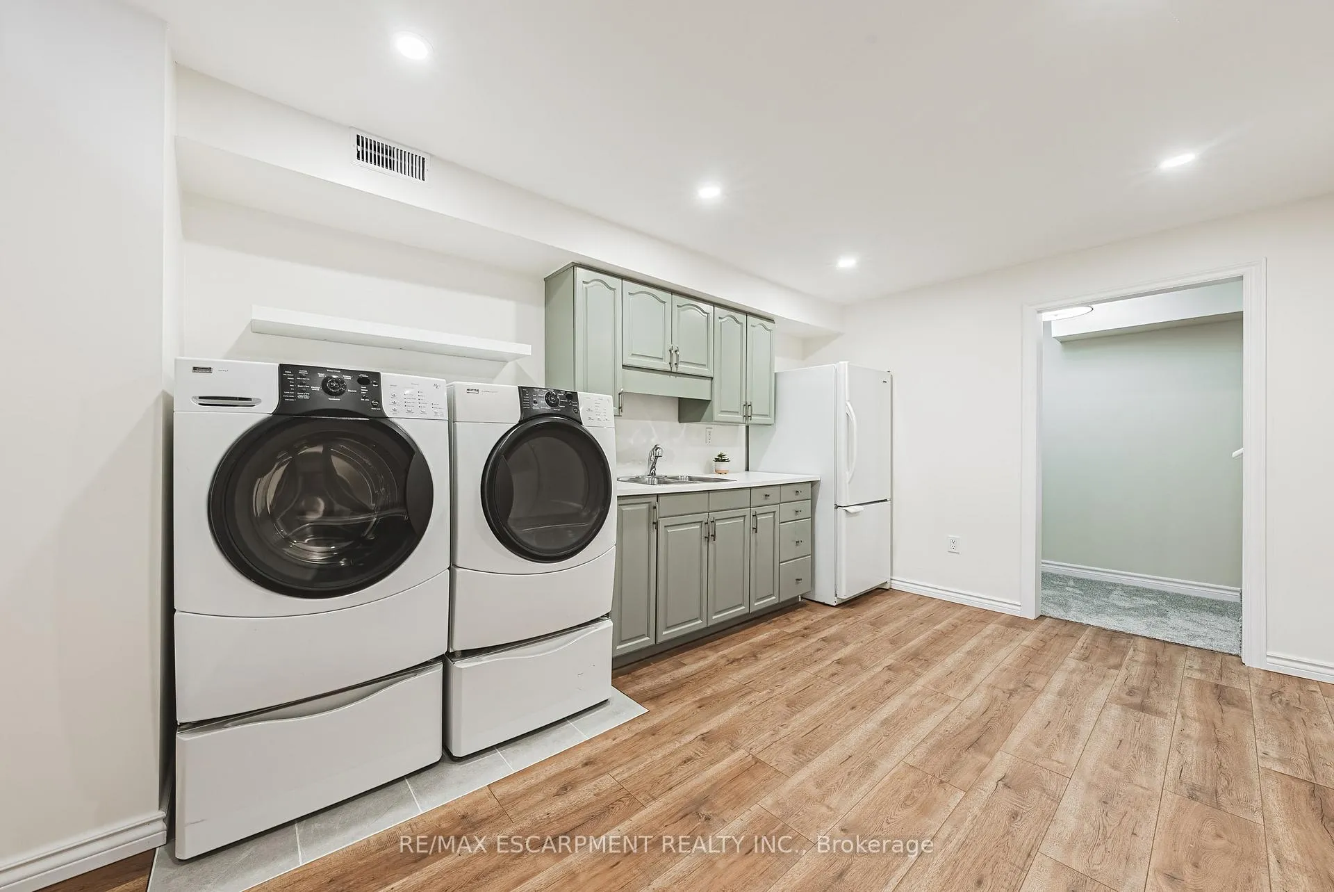 Photo 38 of 106 Highbury Drive, Hamilton, Stoney Creek Mountain — HOMEH