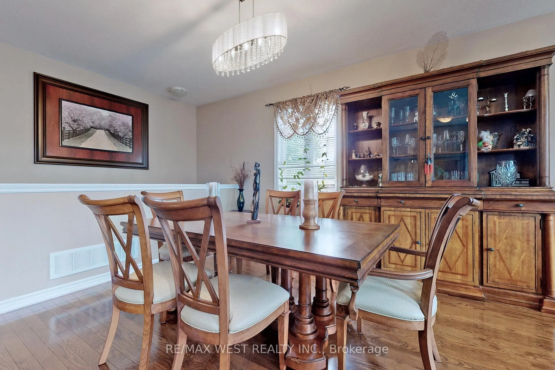 Photo 8 of 9 Aberfoyle Mill Crescent, Puslinch, Aberfoyle — HOMEH