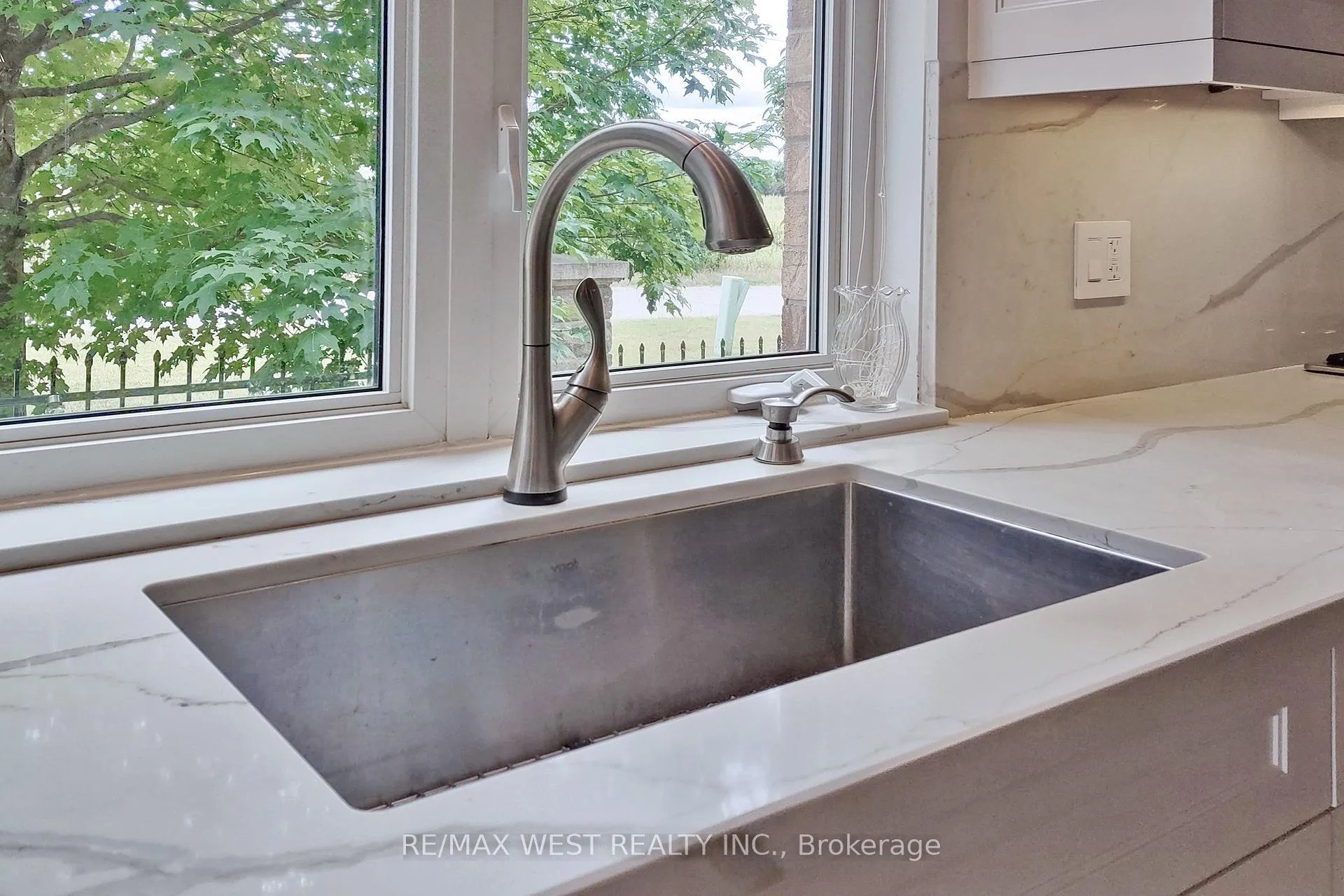 Photo 18 of 9 Aberfoyle Mill Crescent, Puslinch, Aberfoyle — HOMEH