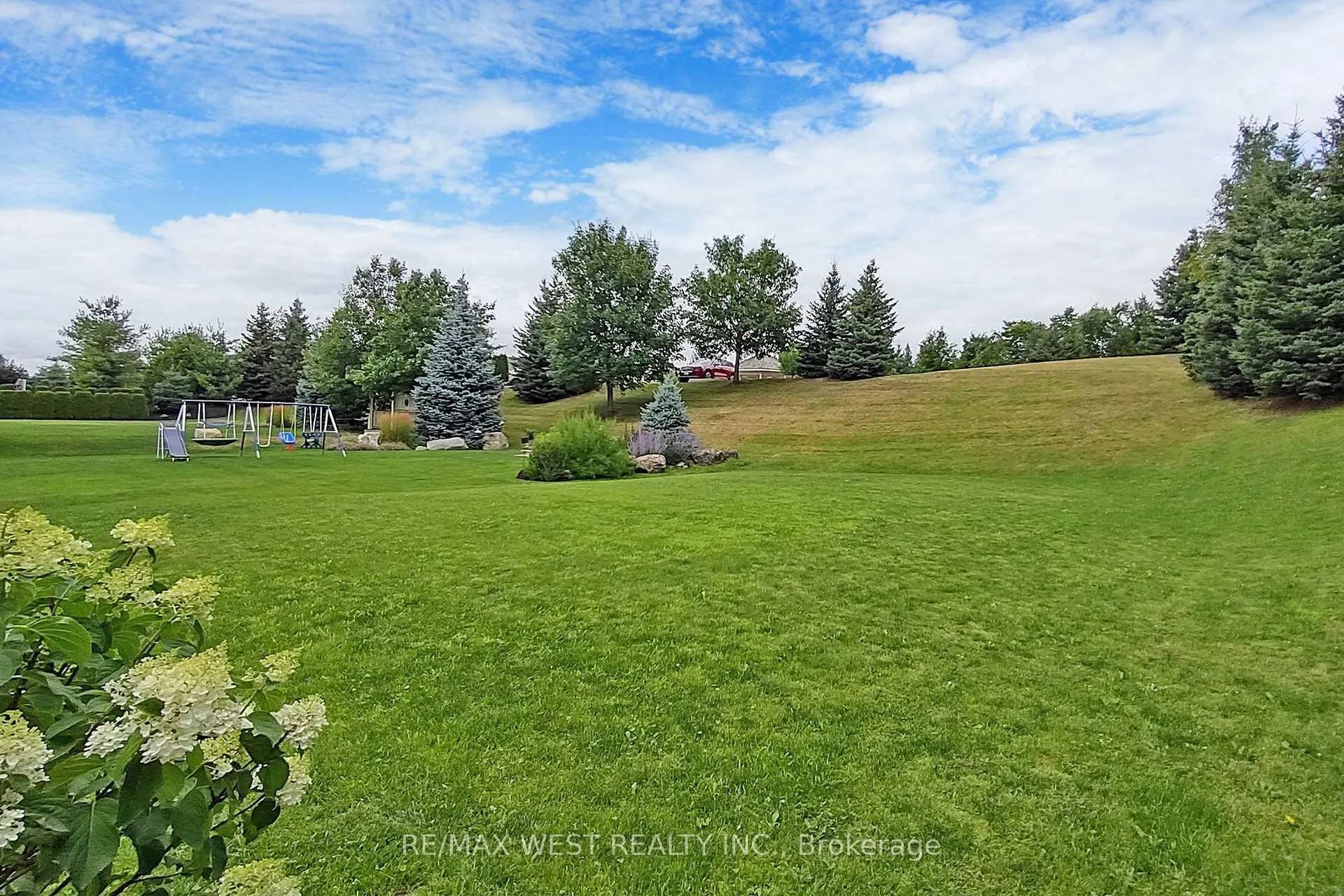 Photo 47 of 9 Aberfoyle Mill Crescent, Puslinch, Aberfoyle — HOMEH