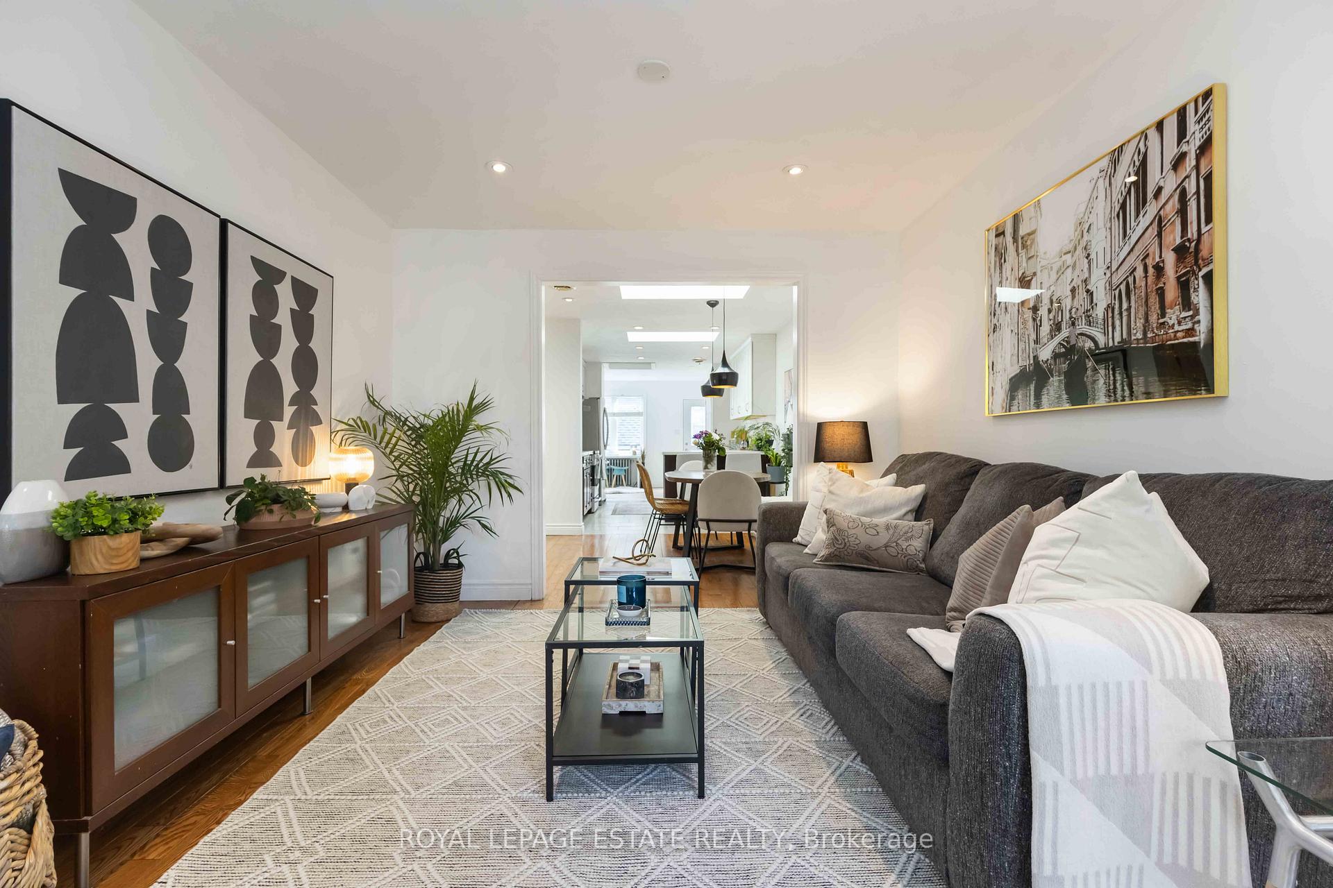 Photo 3 of 185 Oak Park Avenue, Toronto, Woodbine-Lumsden — HOMEH