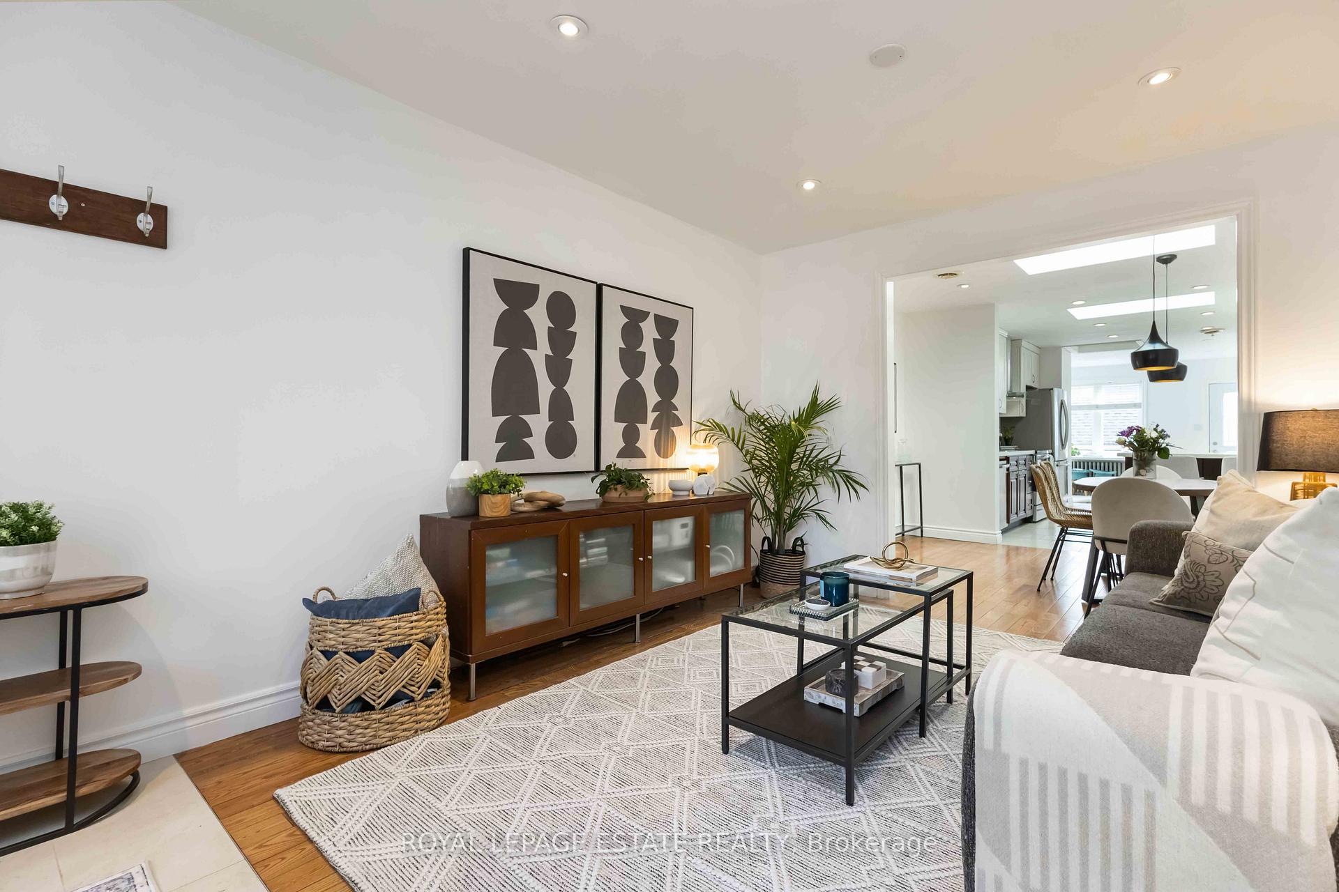Photo 4 of 185 Oak Park Avenue, Toronto, Woodbine-Lumsden — HOMEH