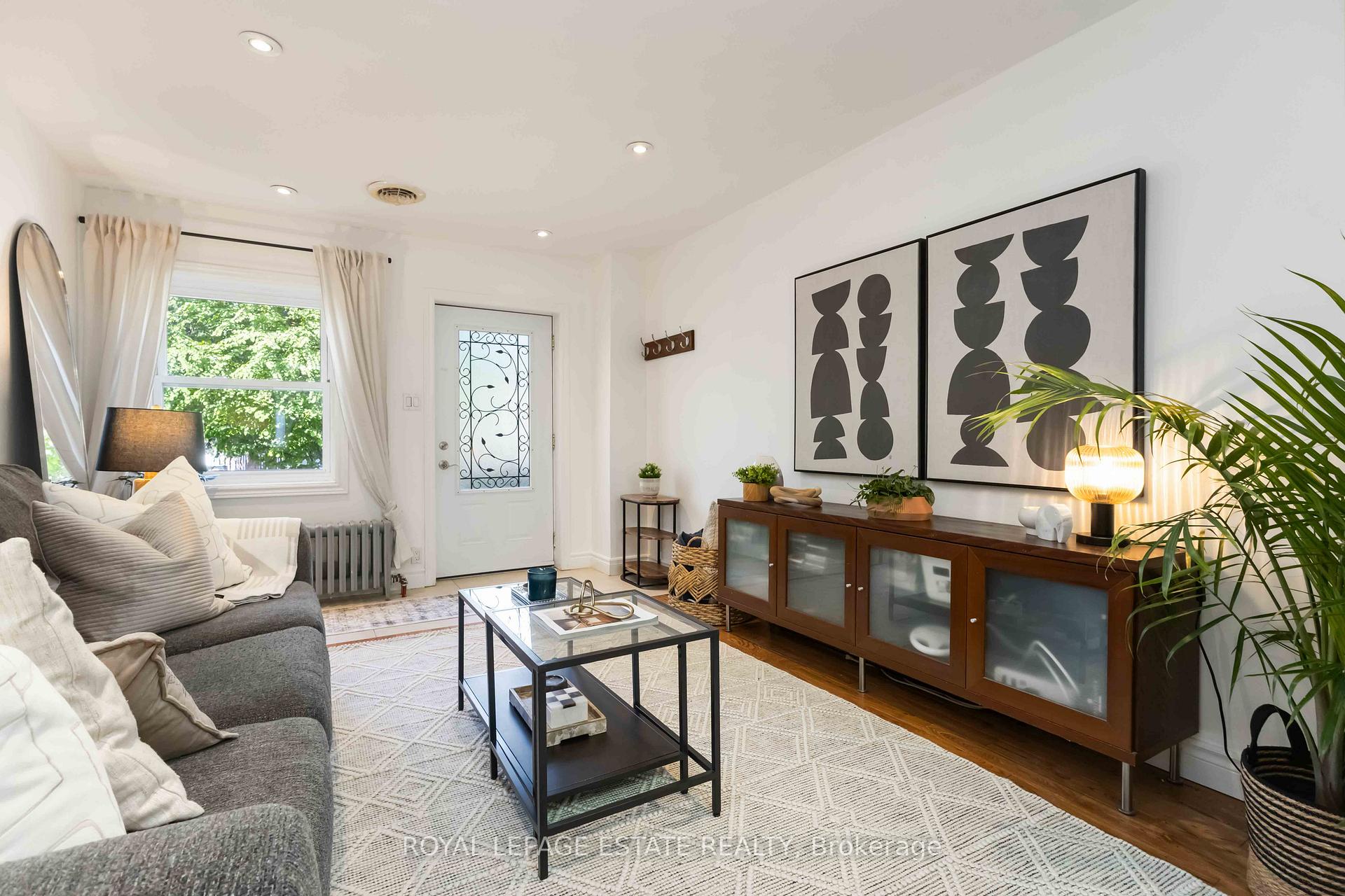 Photo 5 of 185 Oak Park Avenue, Toronto, Woodbine-Lumsden — HOMEH
