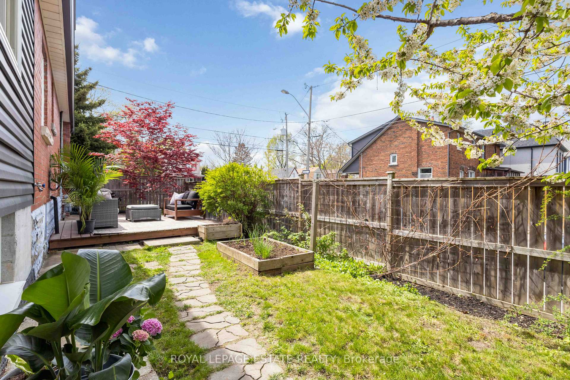 Photo 33 of 185 Oak Park Avenue, Toronto, Woodbine-Lumsden — HOMEH