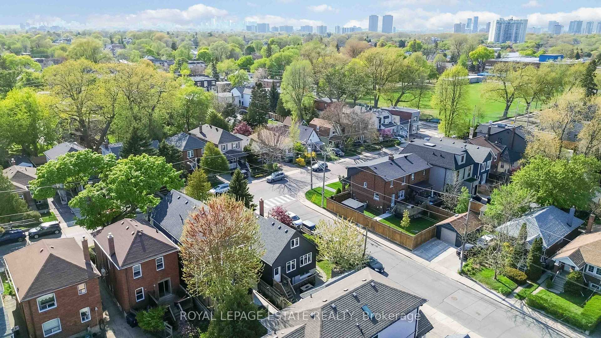 Photo 40 of 185 Oak Park Avenue, Toronto, Woodbine-Lumsden — HOMEH
