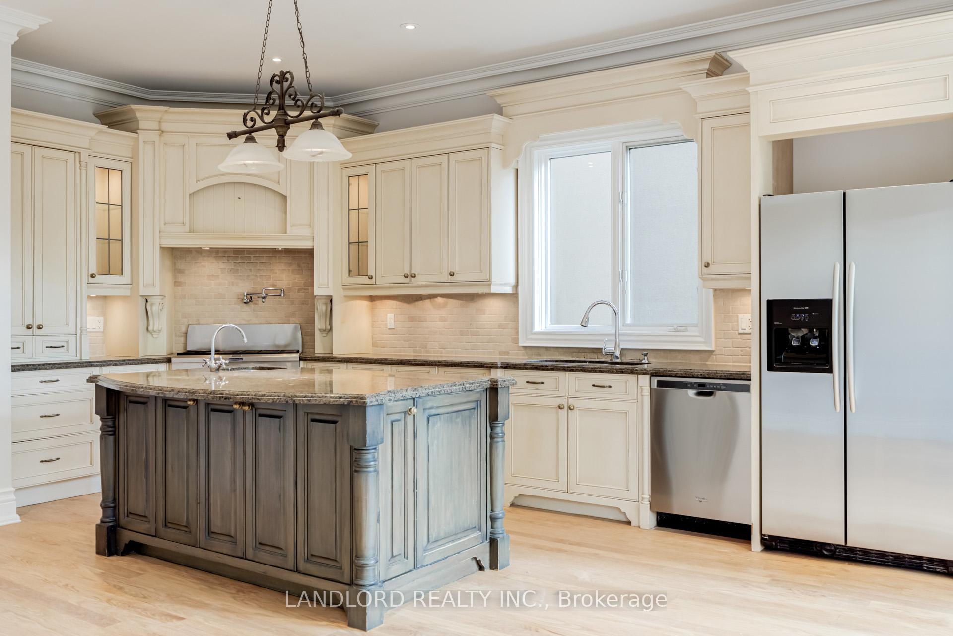 Photo 6 of 425 Cranbrooke Avenue, Toronto, Bedford Park-Nortown — HOMEH