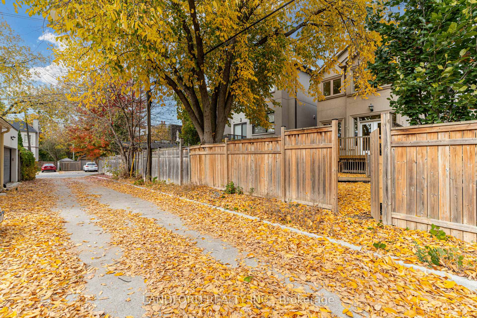 Photo 14 of 425 Cranbrooke Avenue, Toronto, Bedford Park-Nortown — HOMEH