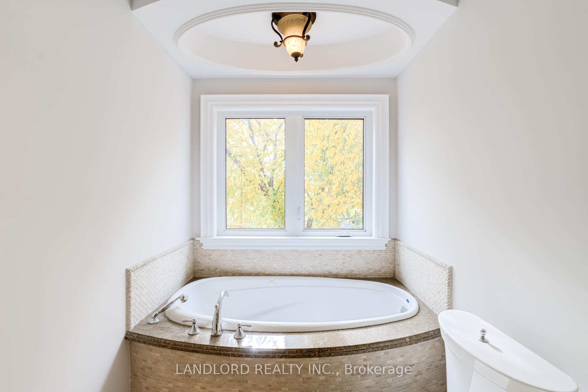 Photo 10 of 425 Cranbrooke Avenue, Toronto, Bedford Park-Nortown — HOMEH